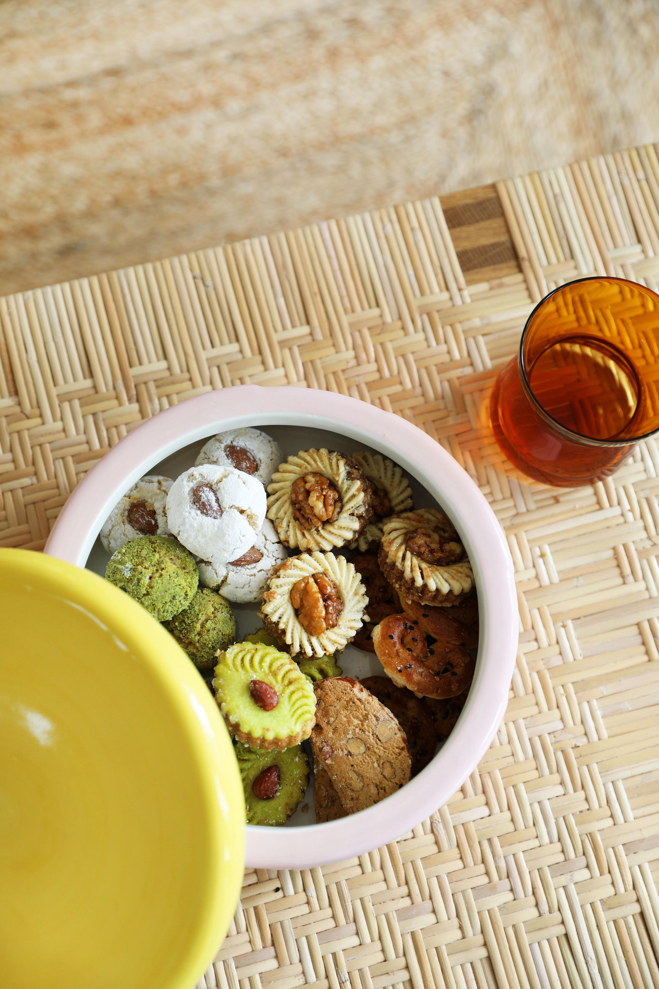 Roze FLAKE opbergdoos met gele deksel