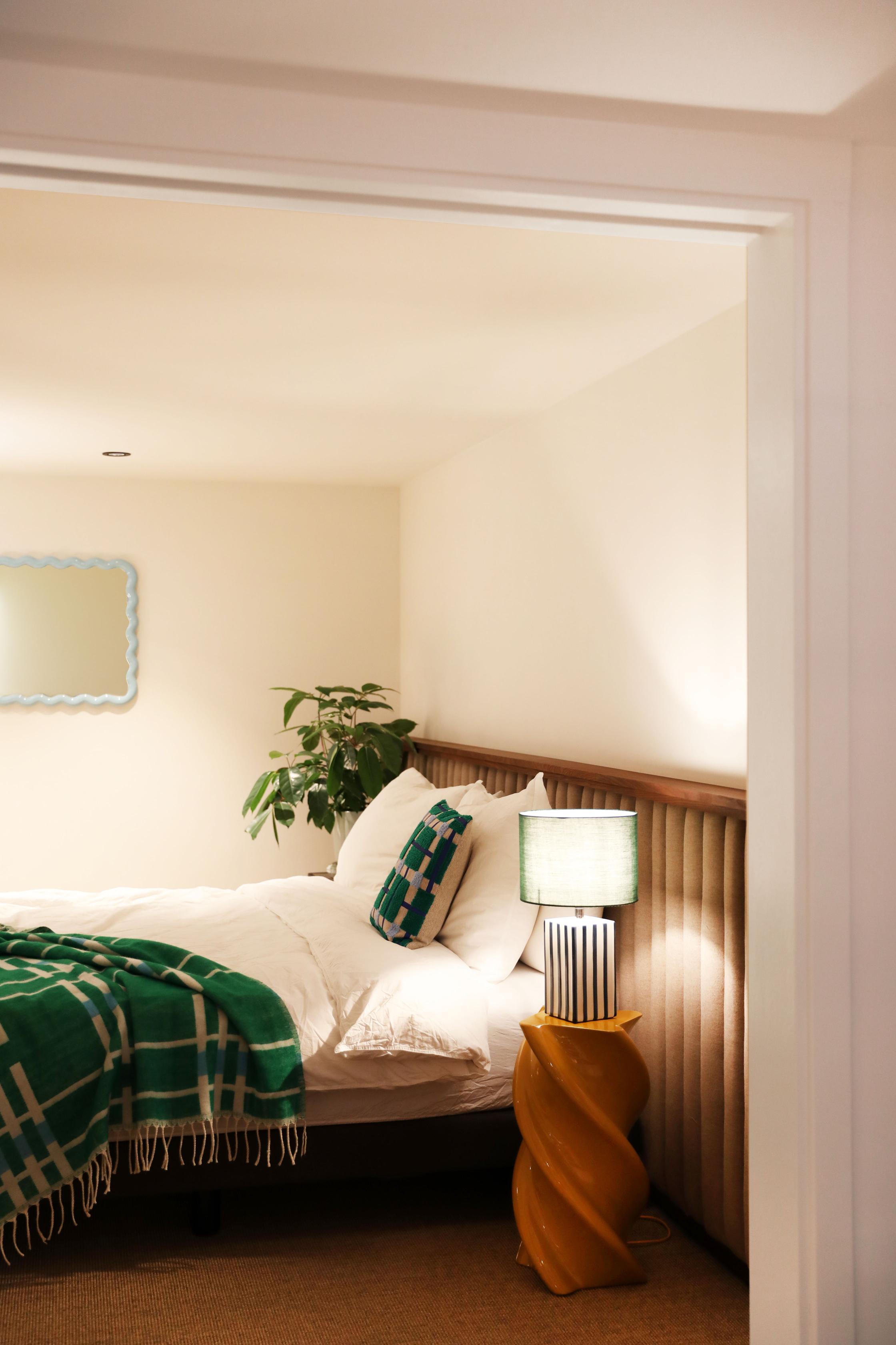 Tafellamp STREAK blauw-wit met groene kap