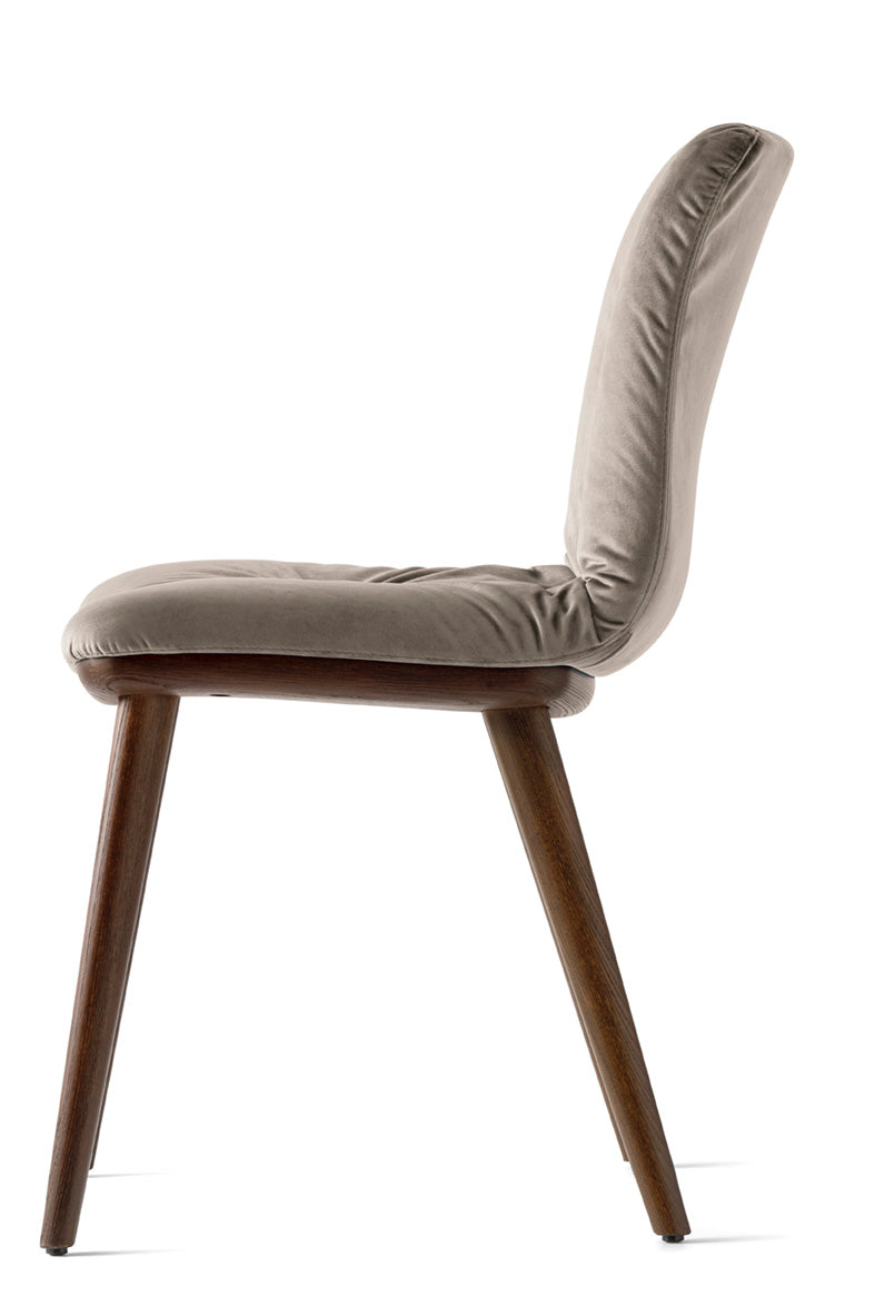 Sessel ANNIE SOFT gepolstert mit dunklem Holzgestell