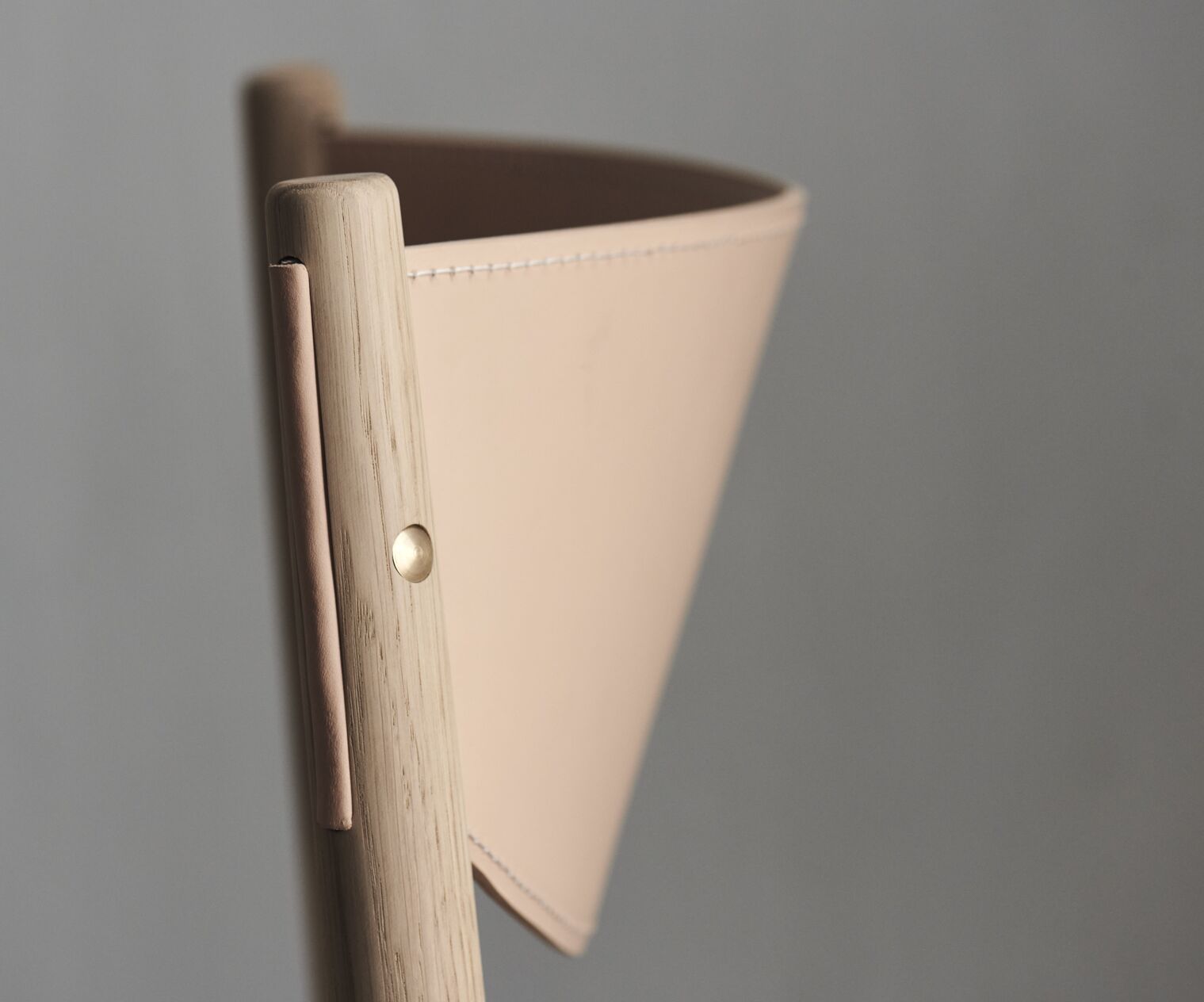 Apelle Stuhl Black Eiche Holz