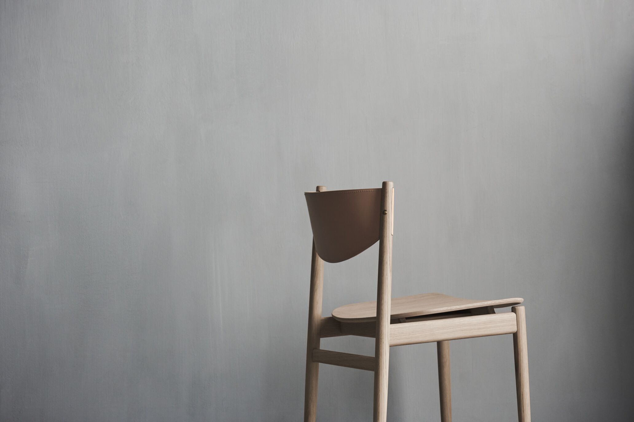 Apelle Stuhl Black Eiche Holz