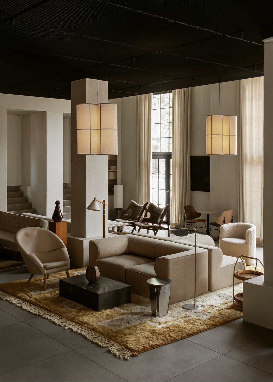 Fauteuil ODA rood met notenhouten basis