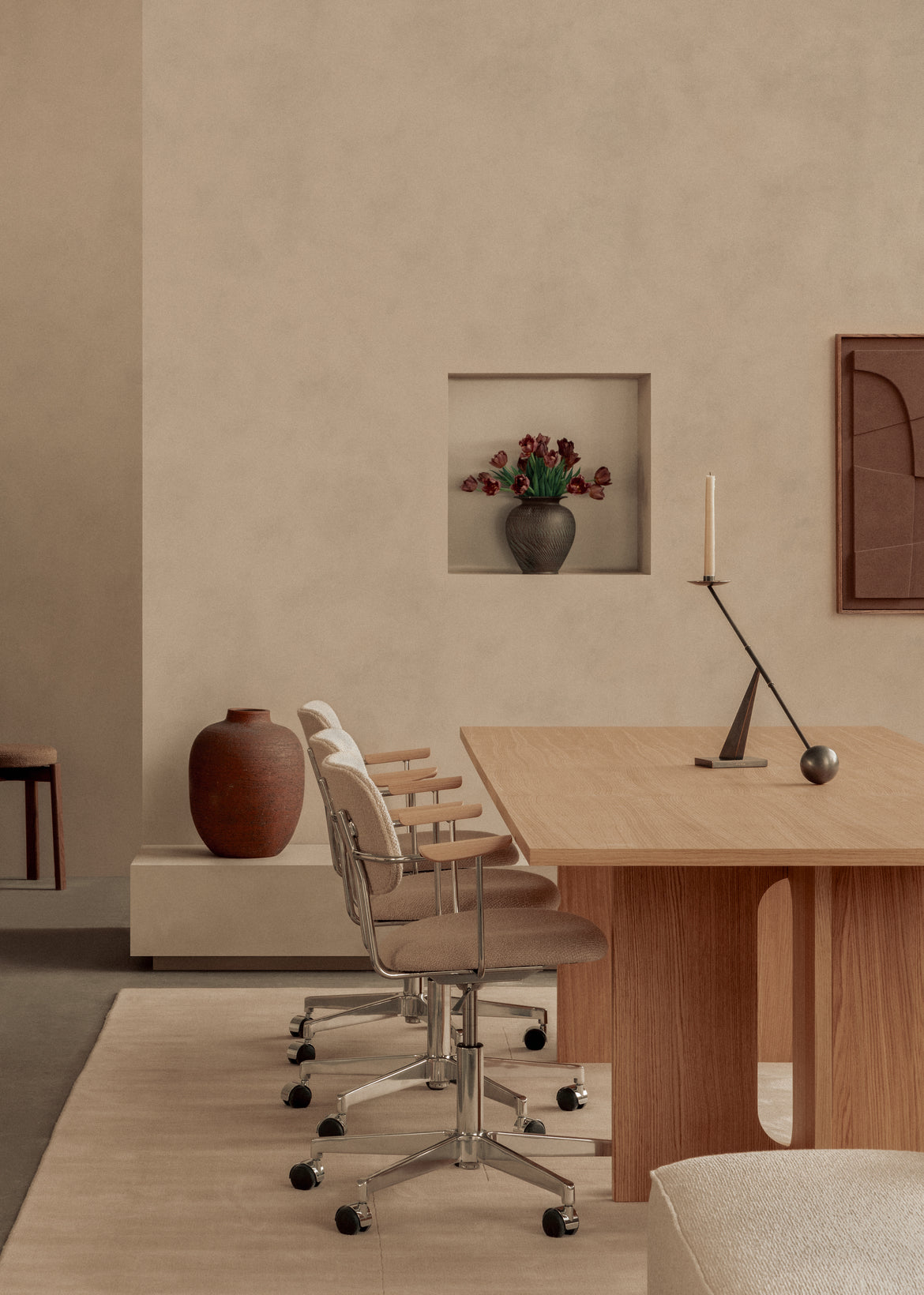 ANDROGYNE oak veneer table