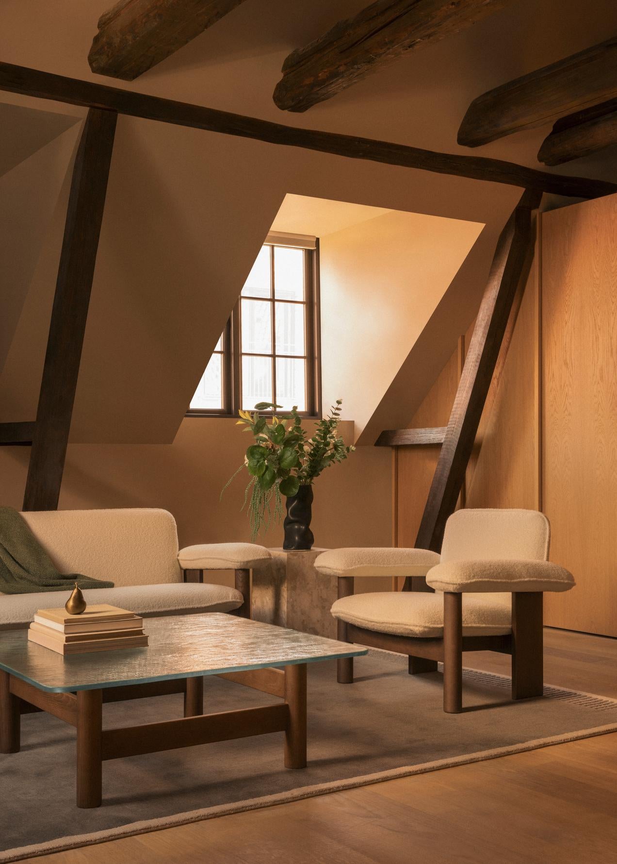 Sofa BRASILIA creme mit dunklem Eichenfuß