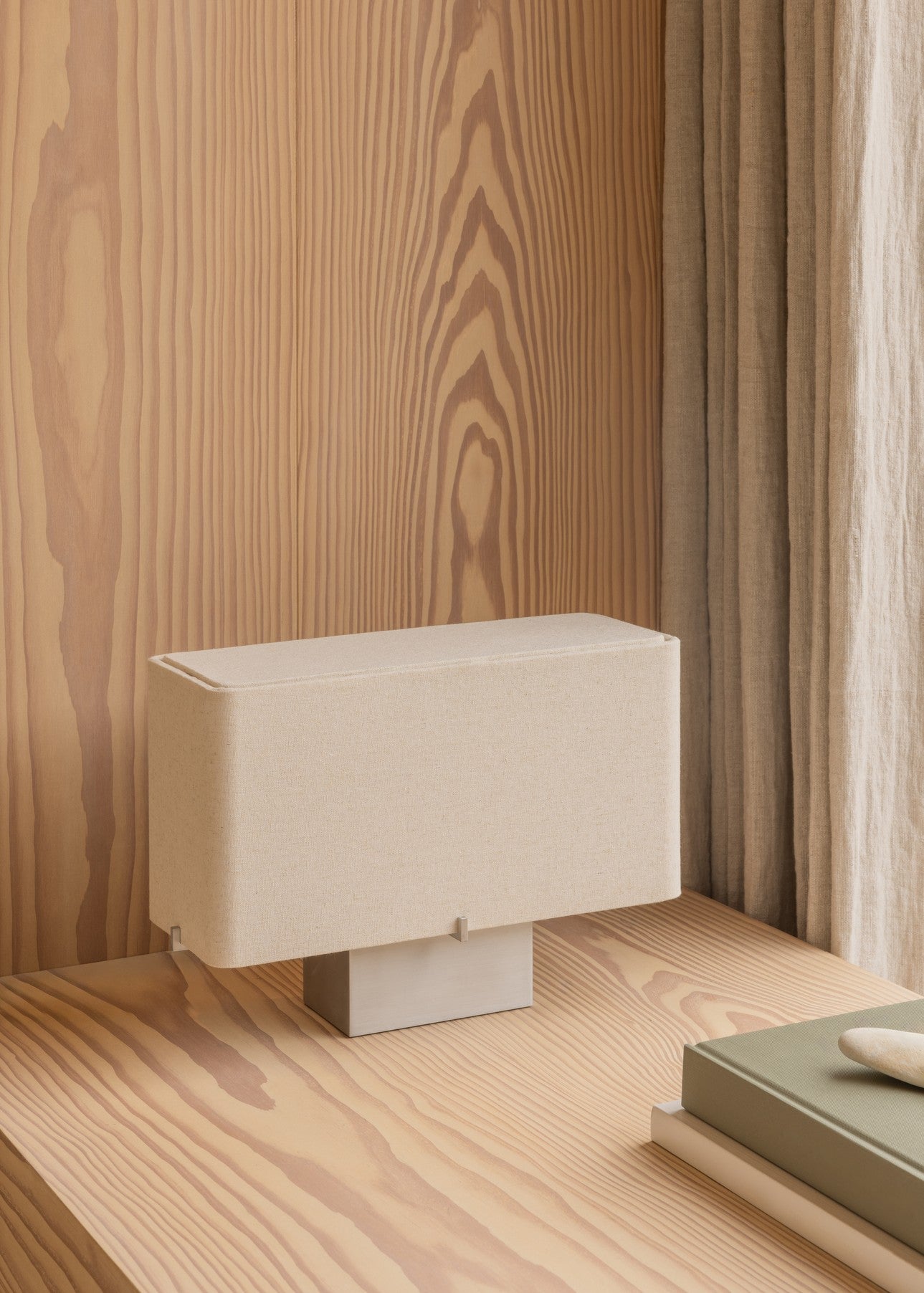 Tafellamp NONNA met aluminium voet en linnen kap