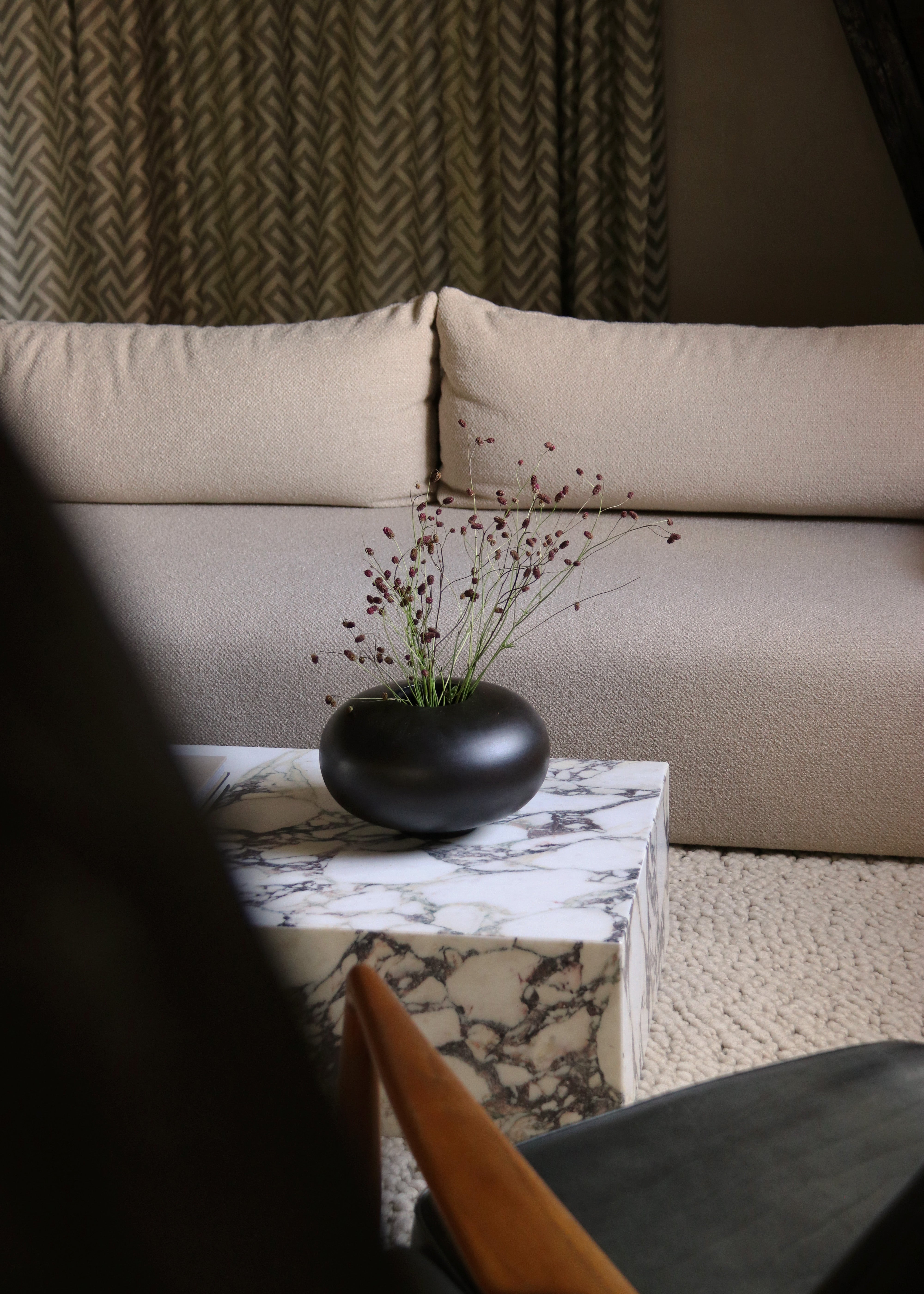 SURROUND vase mango wood