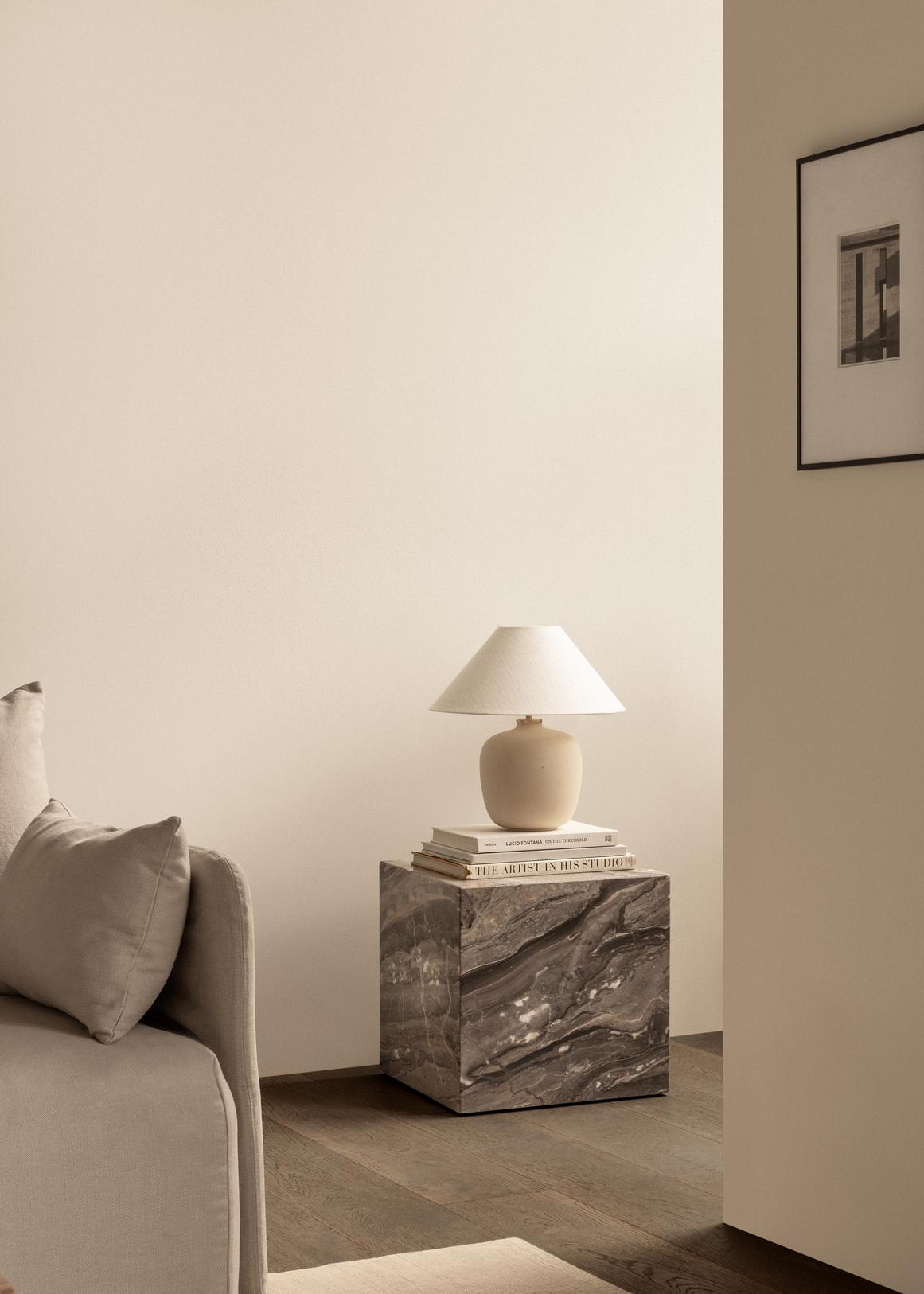 Beistelltisch PLINTH CUBIC grauer Marmor