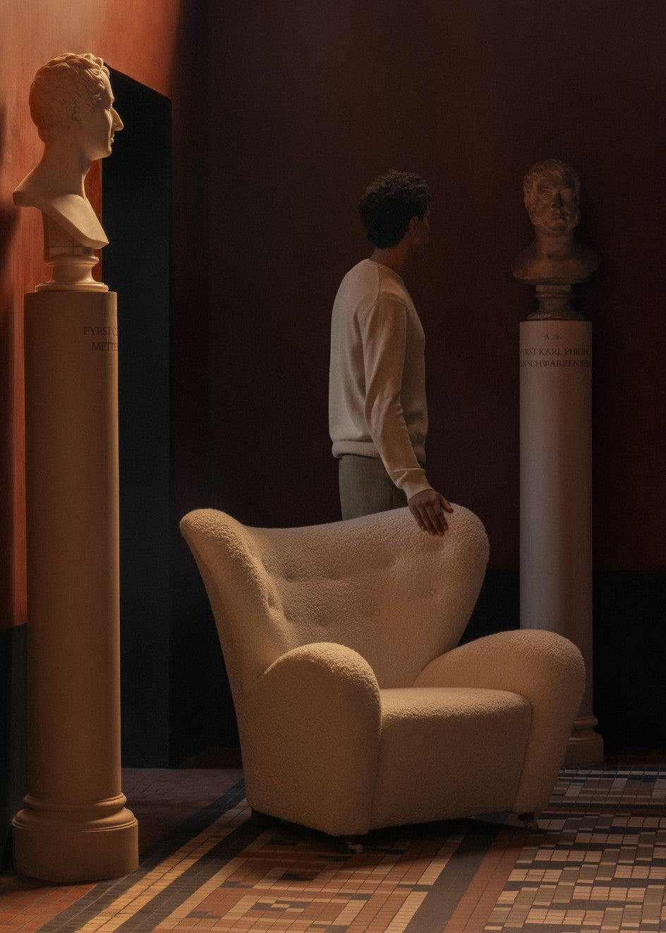 Sessel DER MÜDE MANN kremfarbener Boucle