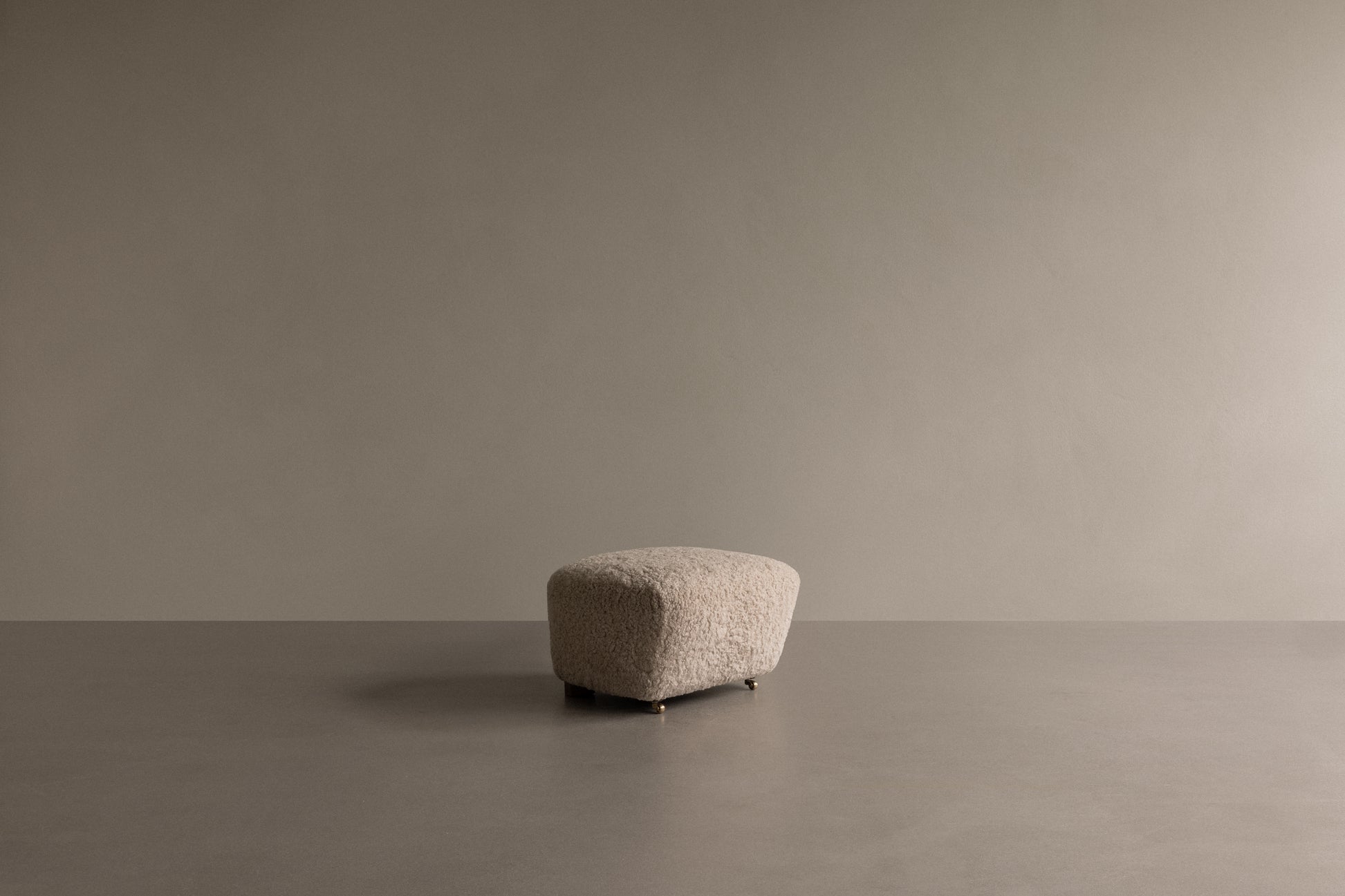 Ottomane DER MÜDE MANN beige