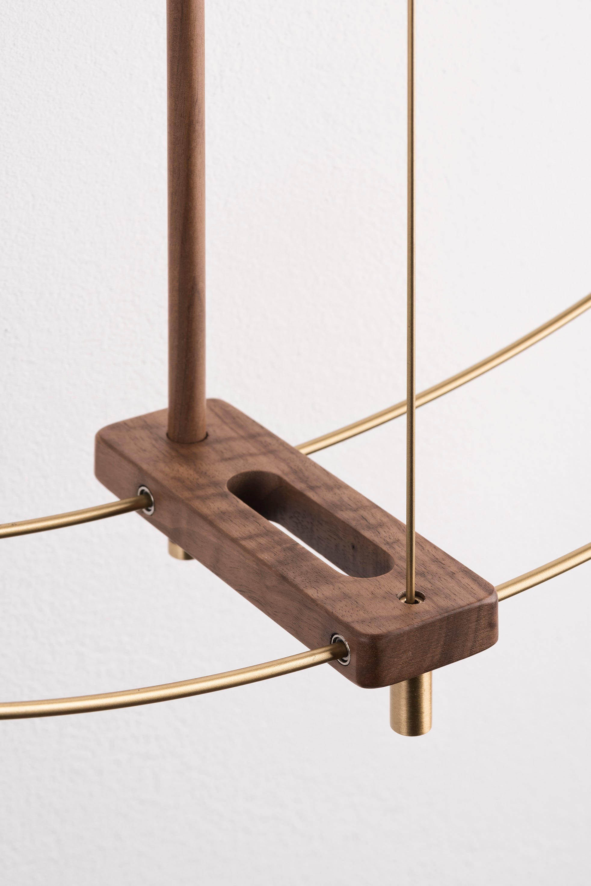 Wandklok BARCELONA PREMIUM notenhout met messing