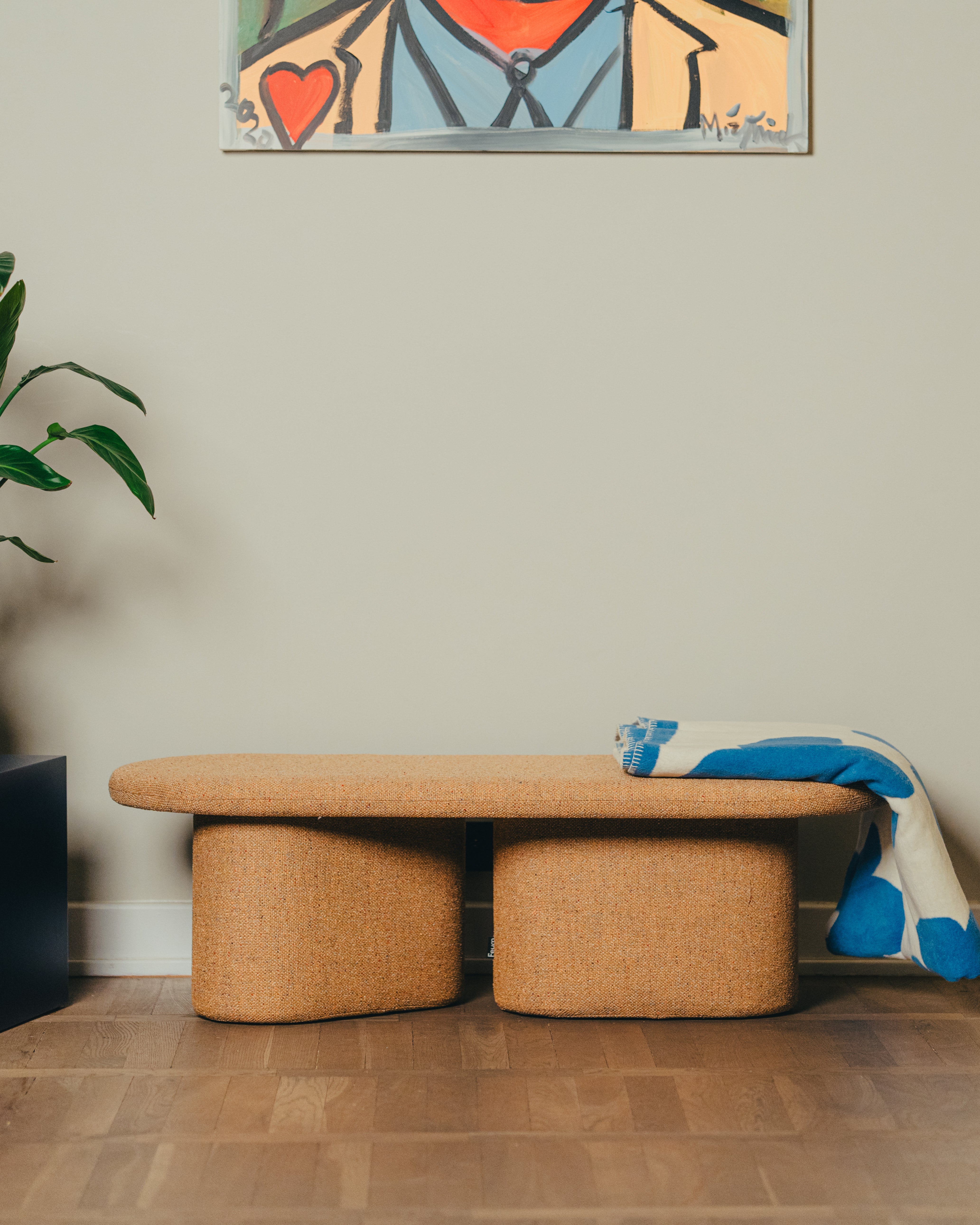 OVO Bank in herbstlichem Orange