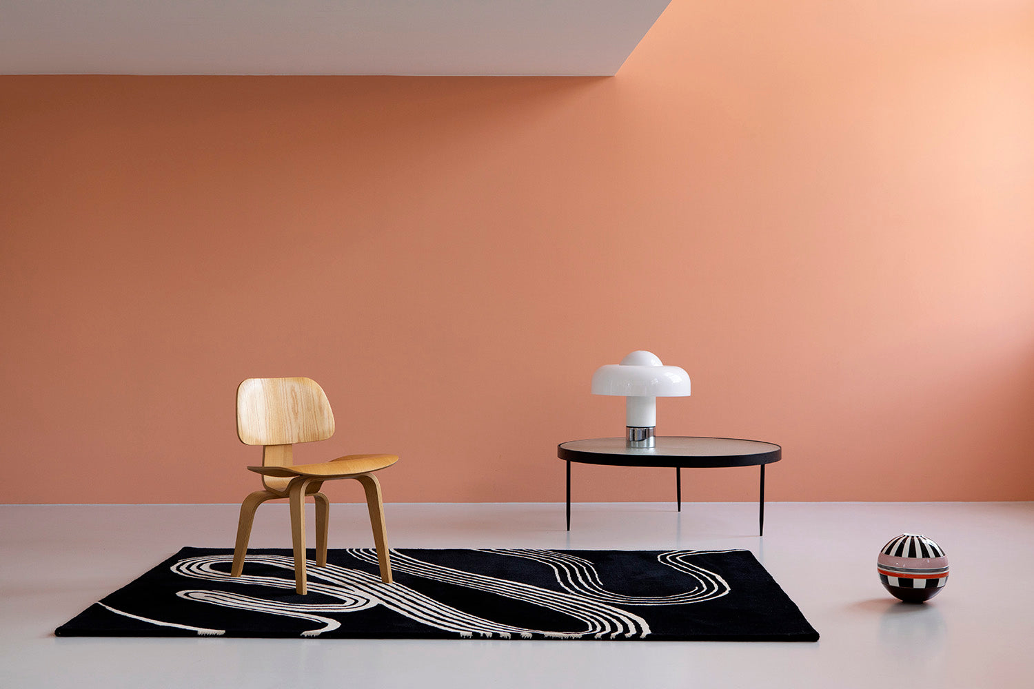 DECOR FLOW black rug with beige pattern