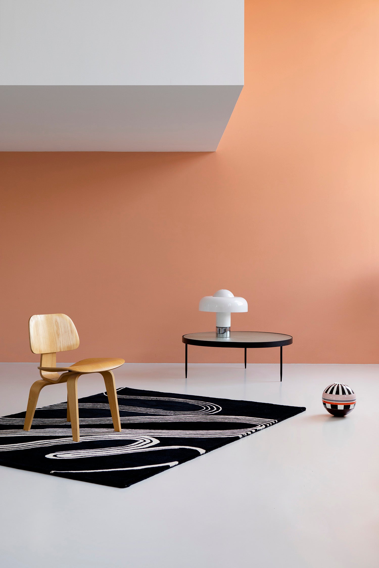 DECOR FLOW black rug with beige pattern