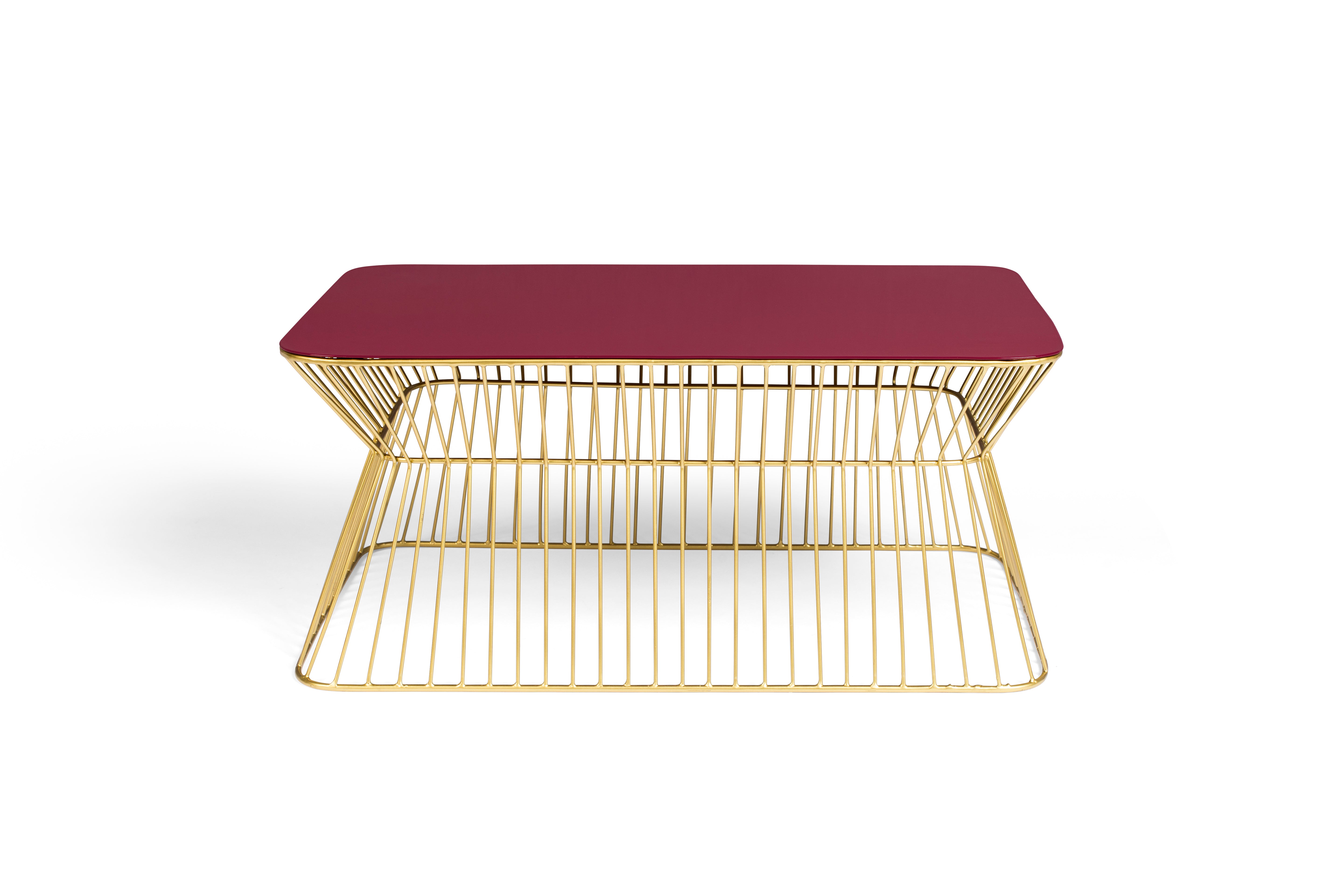 Kaffeetisch NO OFFENCE weinrot mit goldenem Fuß