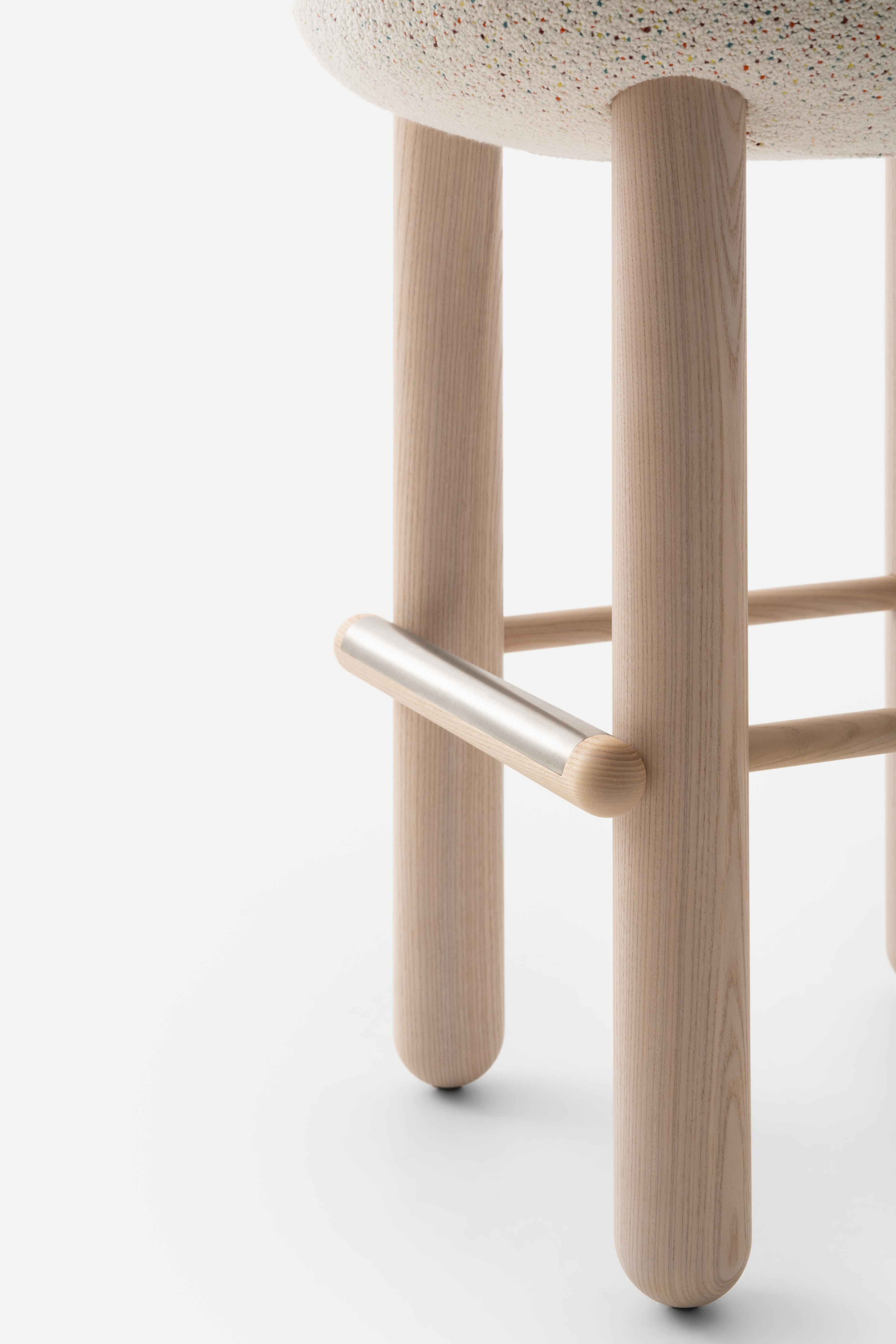 Barkruk FLOCK CS2 gestoffeerd met houten basis