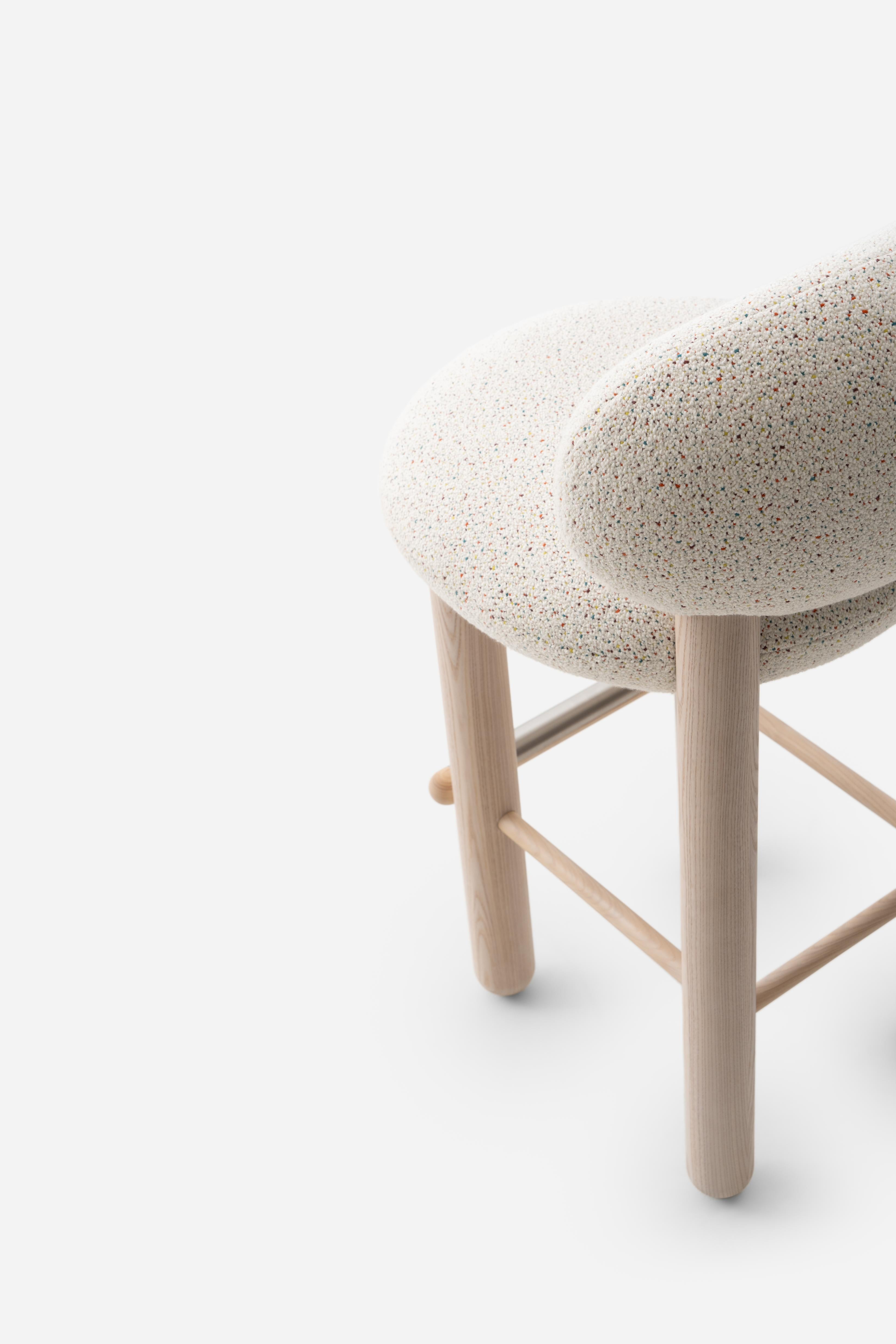 Barkruk FLOCK CS2 gestoffeerd met houten basis