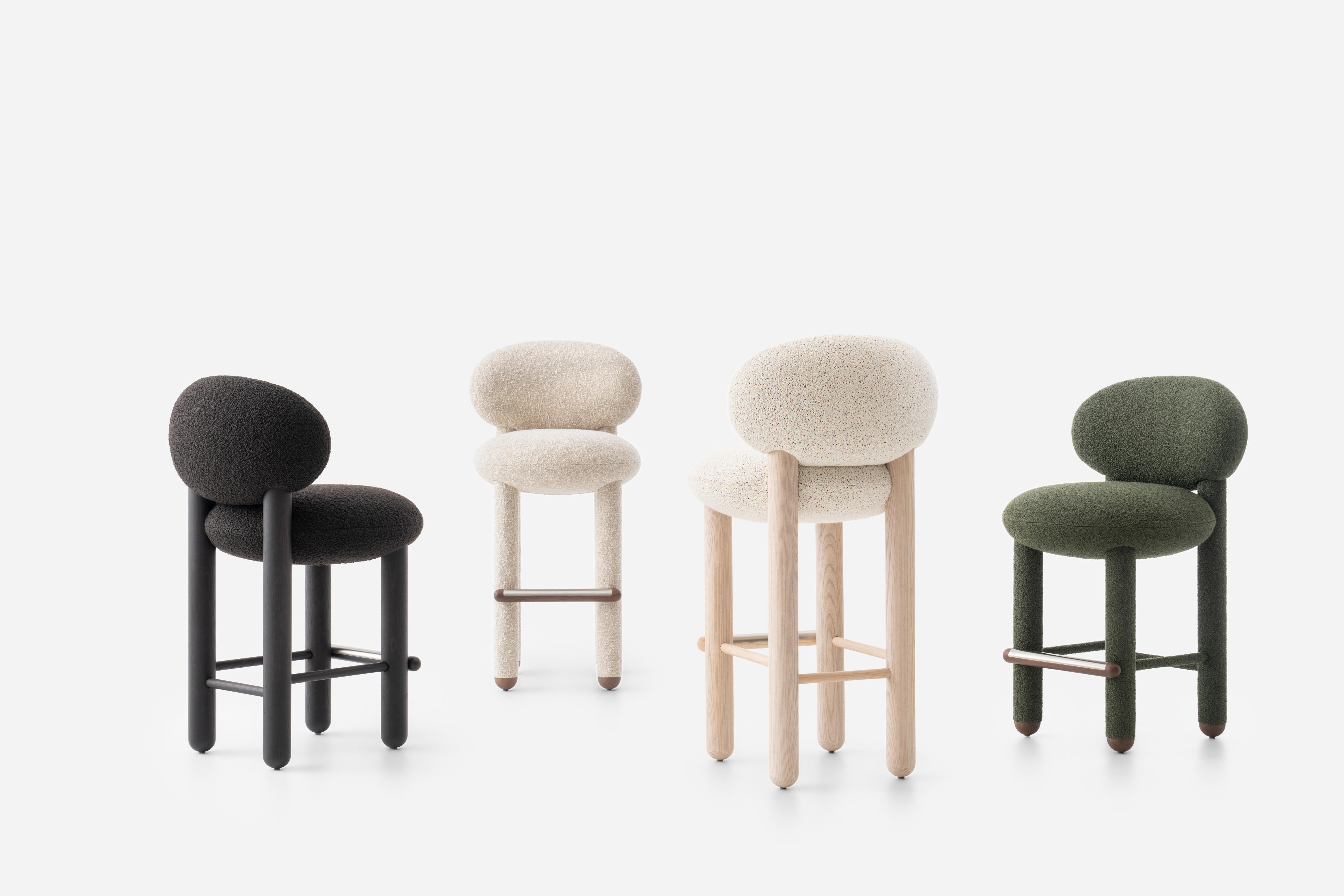 Barkruk FLOCK CS2 gestoffeerd met houten basis