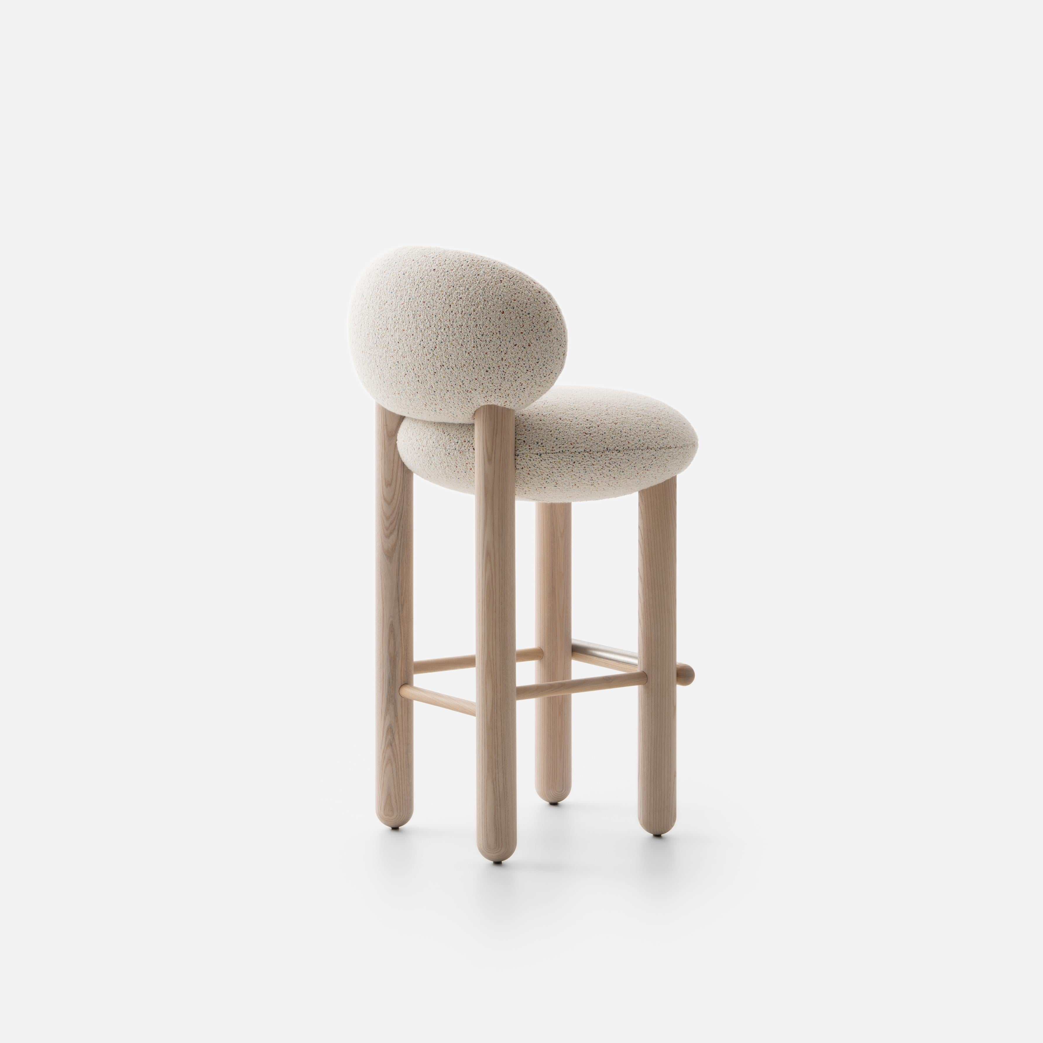 Barkruk FLOCK CS2 gestoffeerd met houten basis