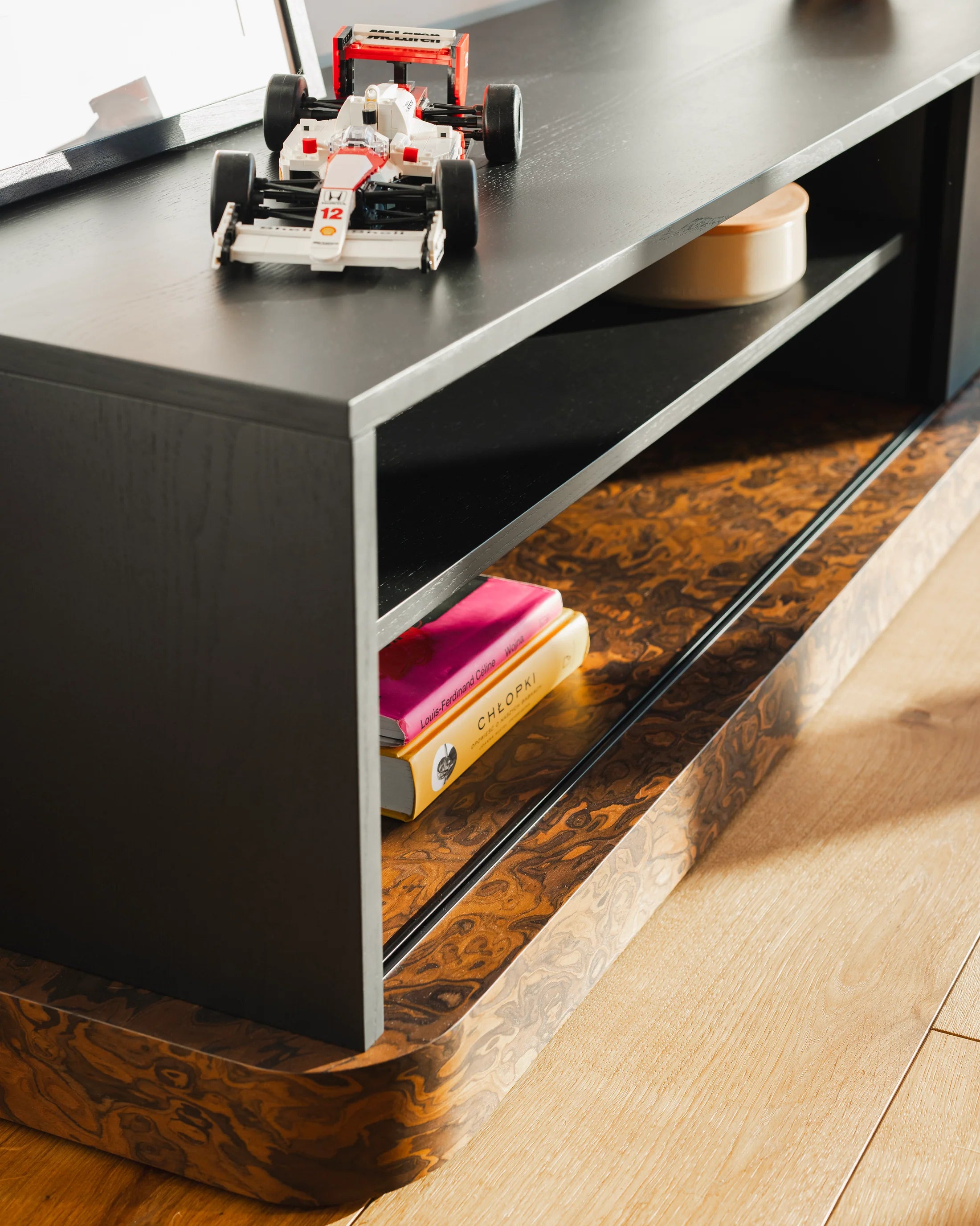 RTV-Sideboard BAS California Nussbaum und tiefschwarz