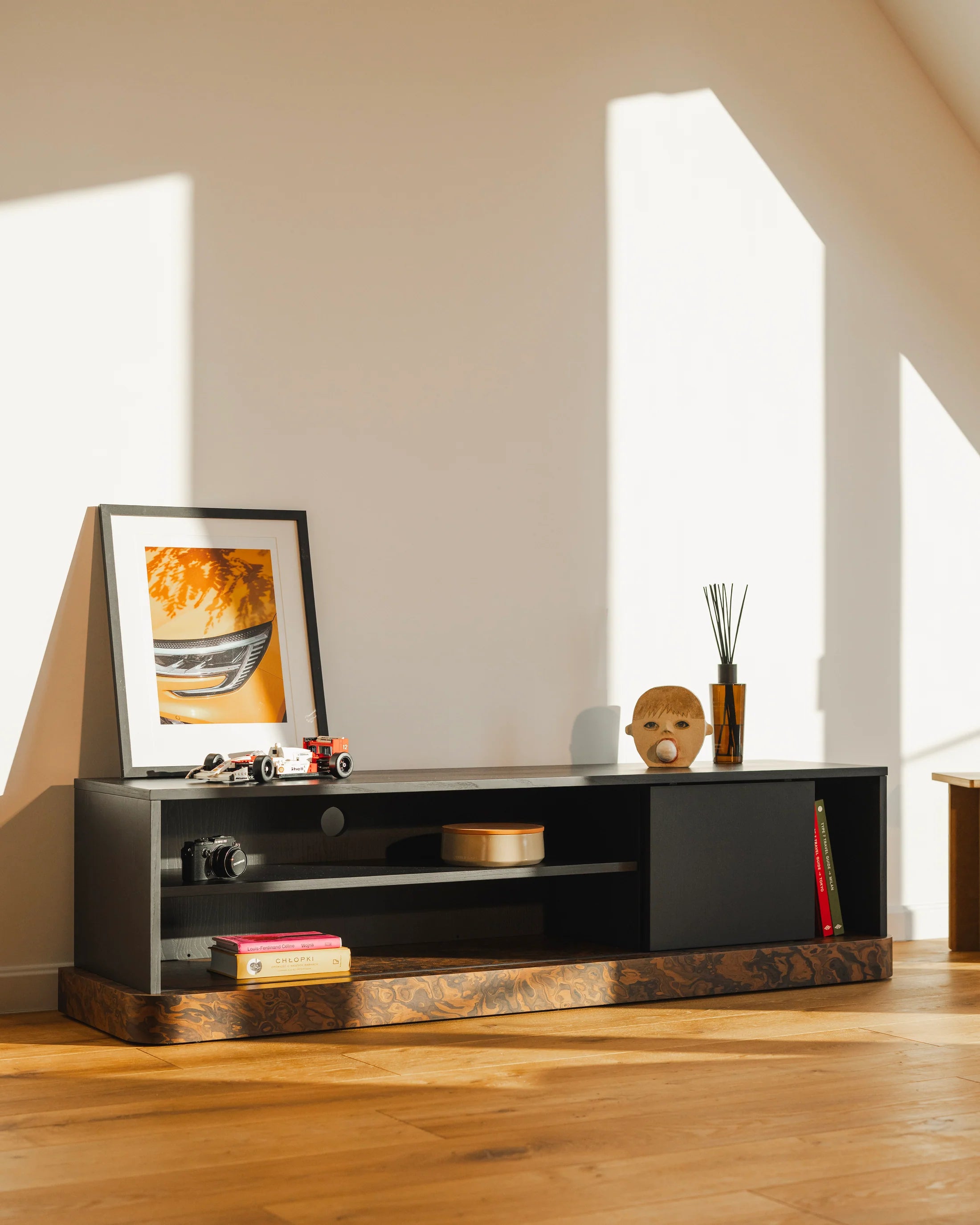 RTV-Sideboard BAS California Nussbaum und tiefschwarz