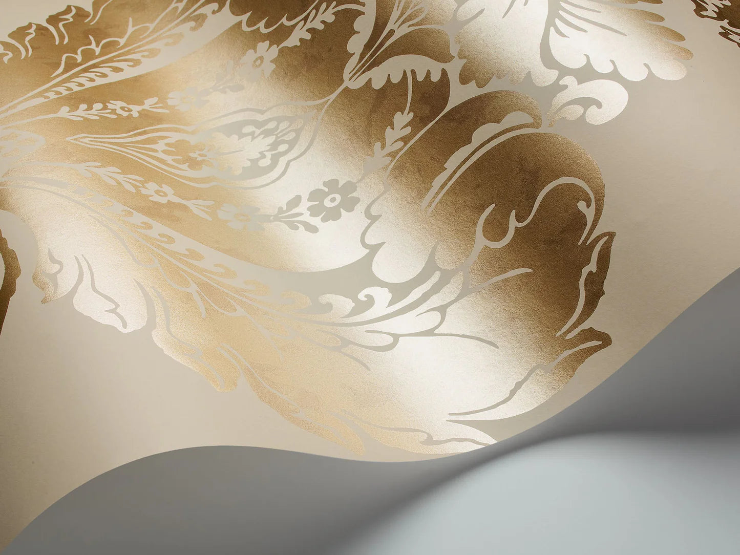 Metalltapete mit Ornamenten ALBEMARLE - Baudelaire metallisches Gold auf Creme