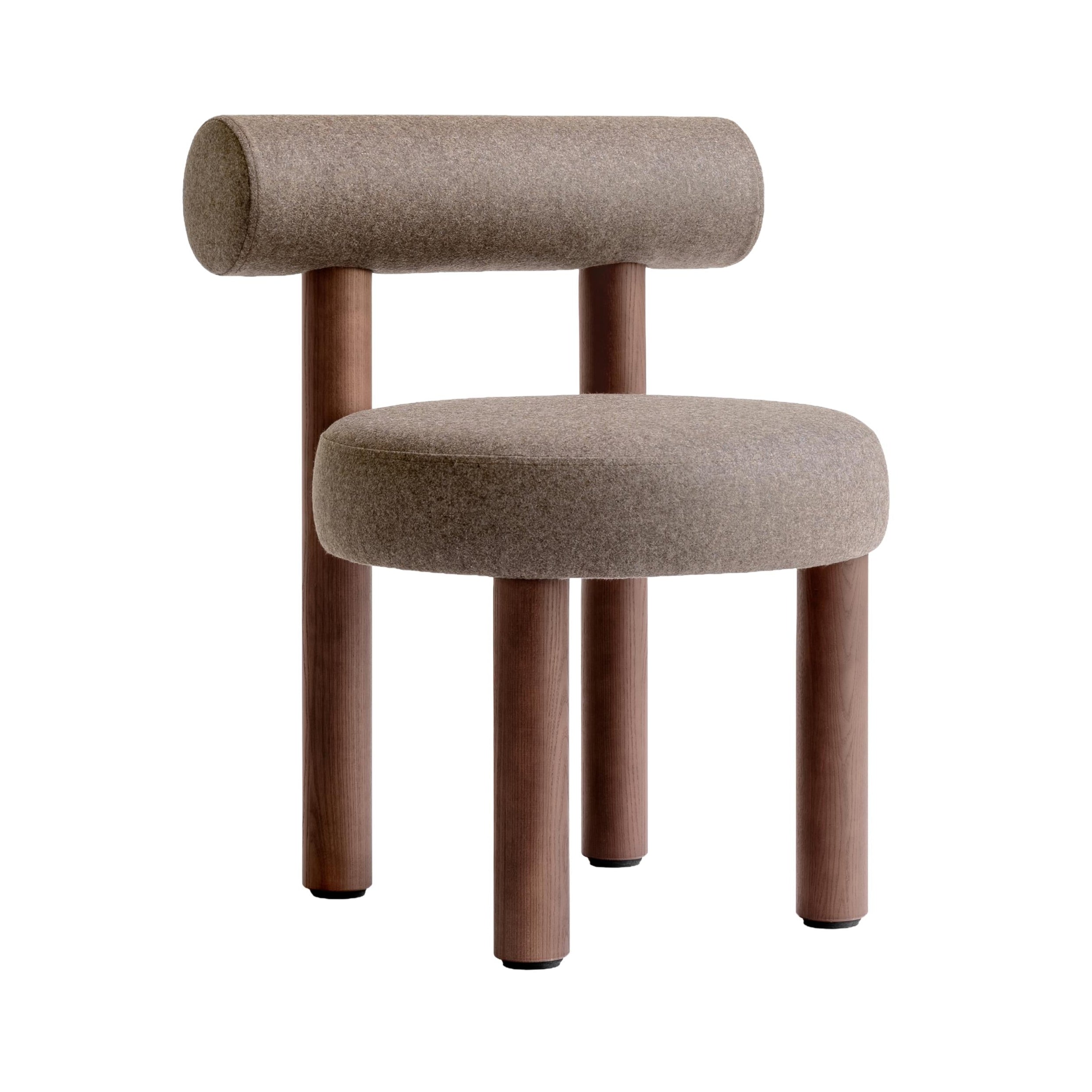 GROPIUS CS2 gestoffeerde stoel met houten basis