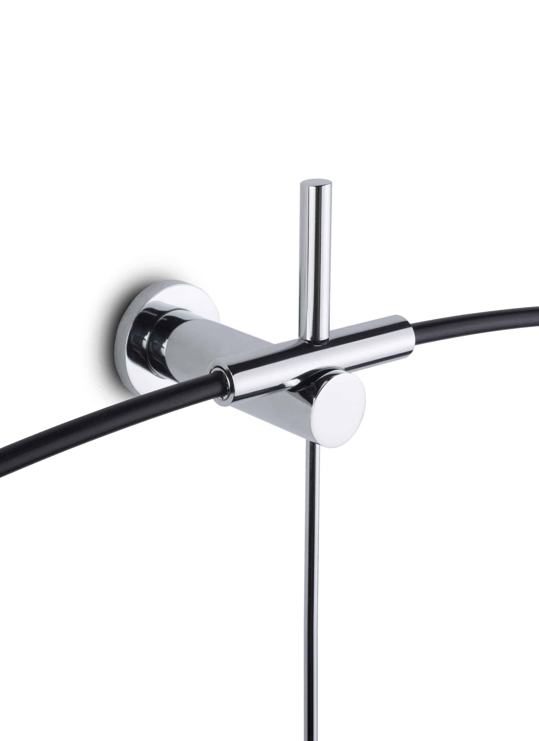 Wandklok BILBAO notenhout met zwart en chroom