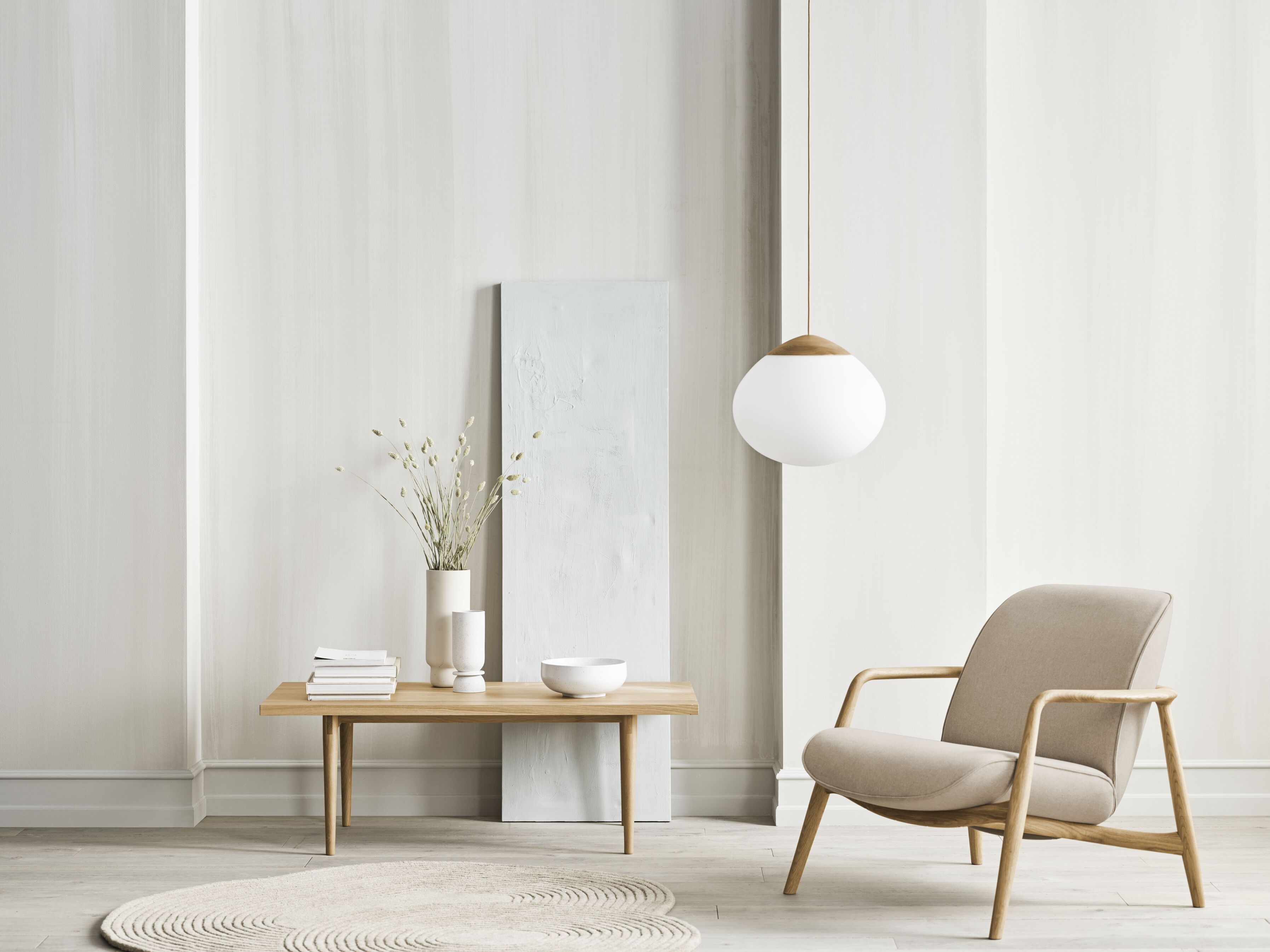 BOWIE fauteuil met een basis van donker eikenhout