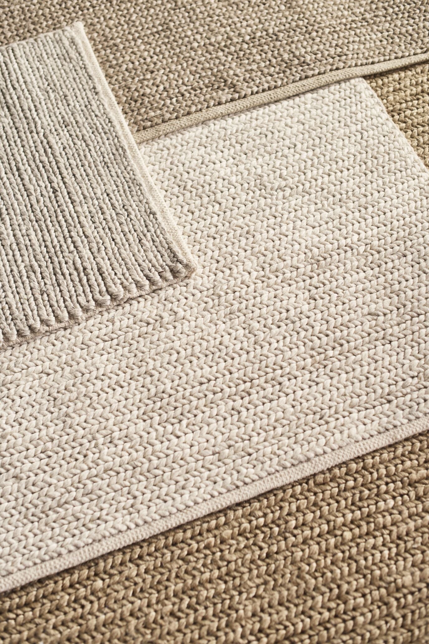 Vloerkleed BRAID lichtgrijs