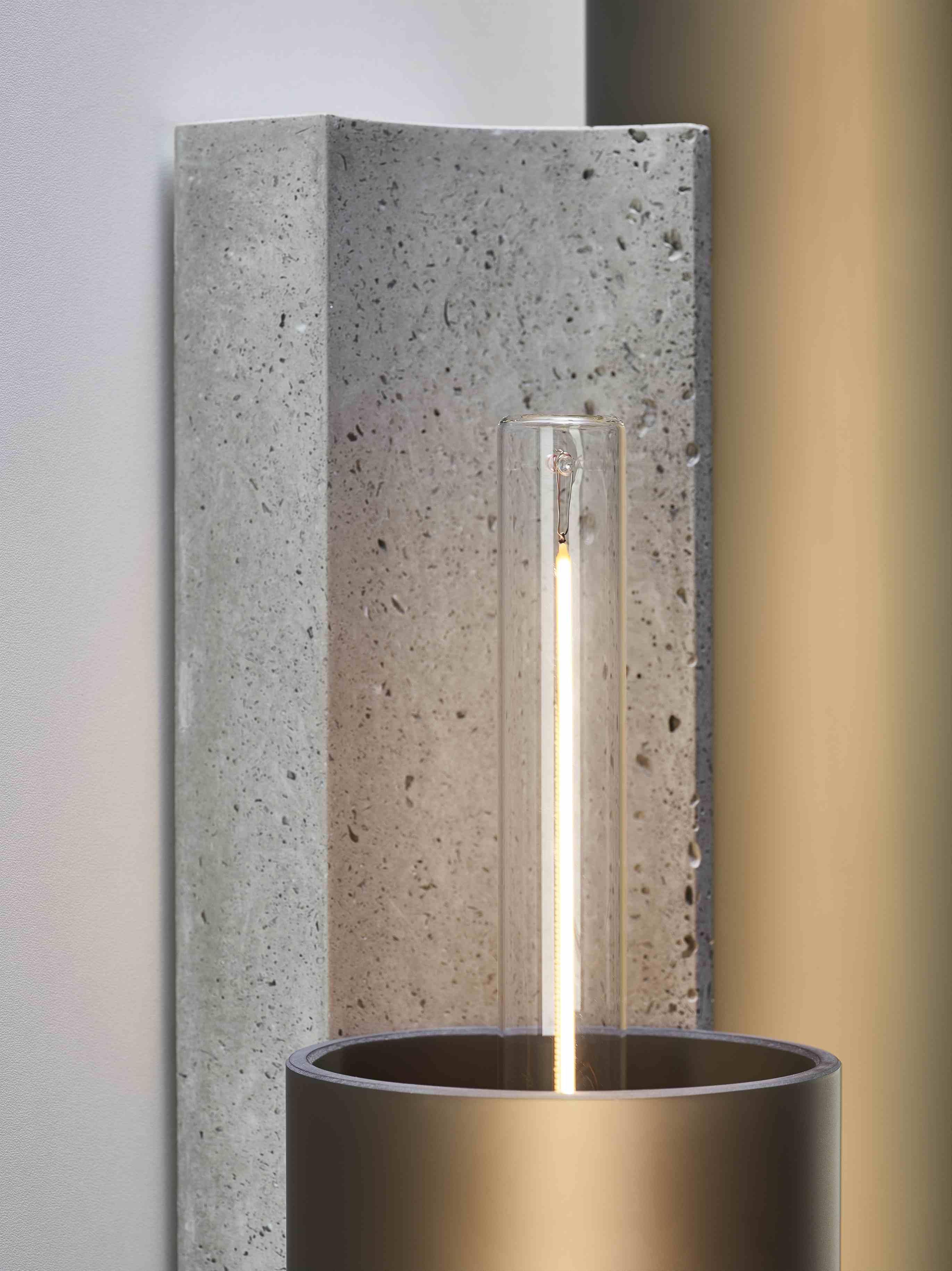 Overlay concrete wall lamp