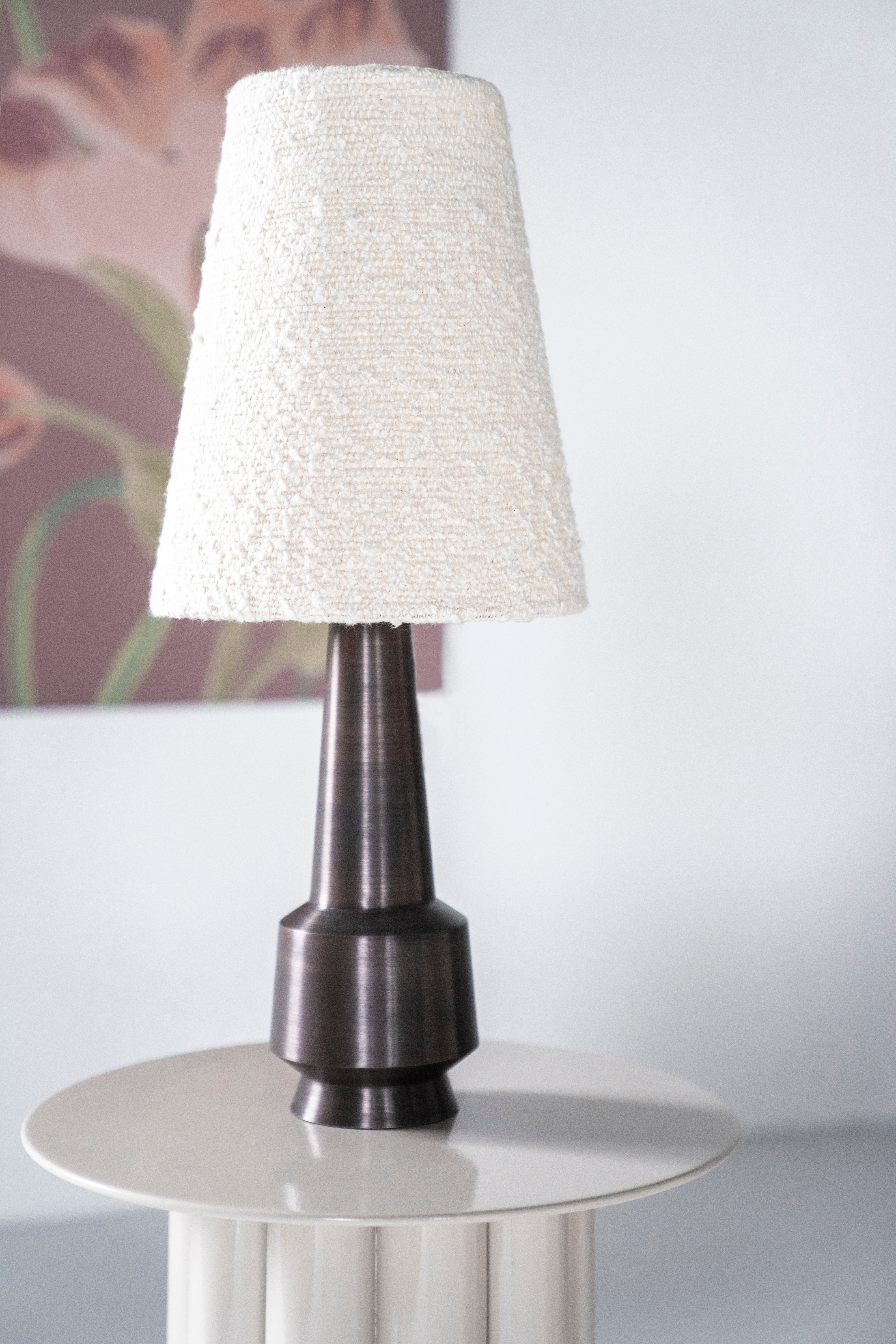 Tafellamp DAWN lichtbeige met donkerbruine voet