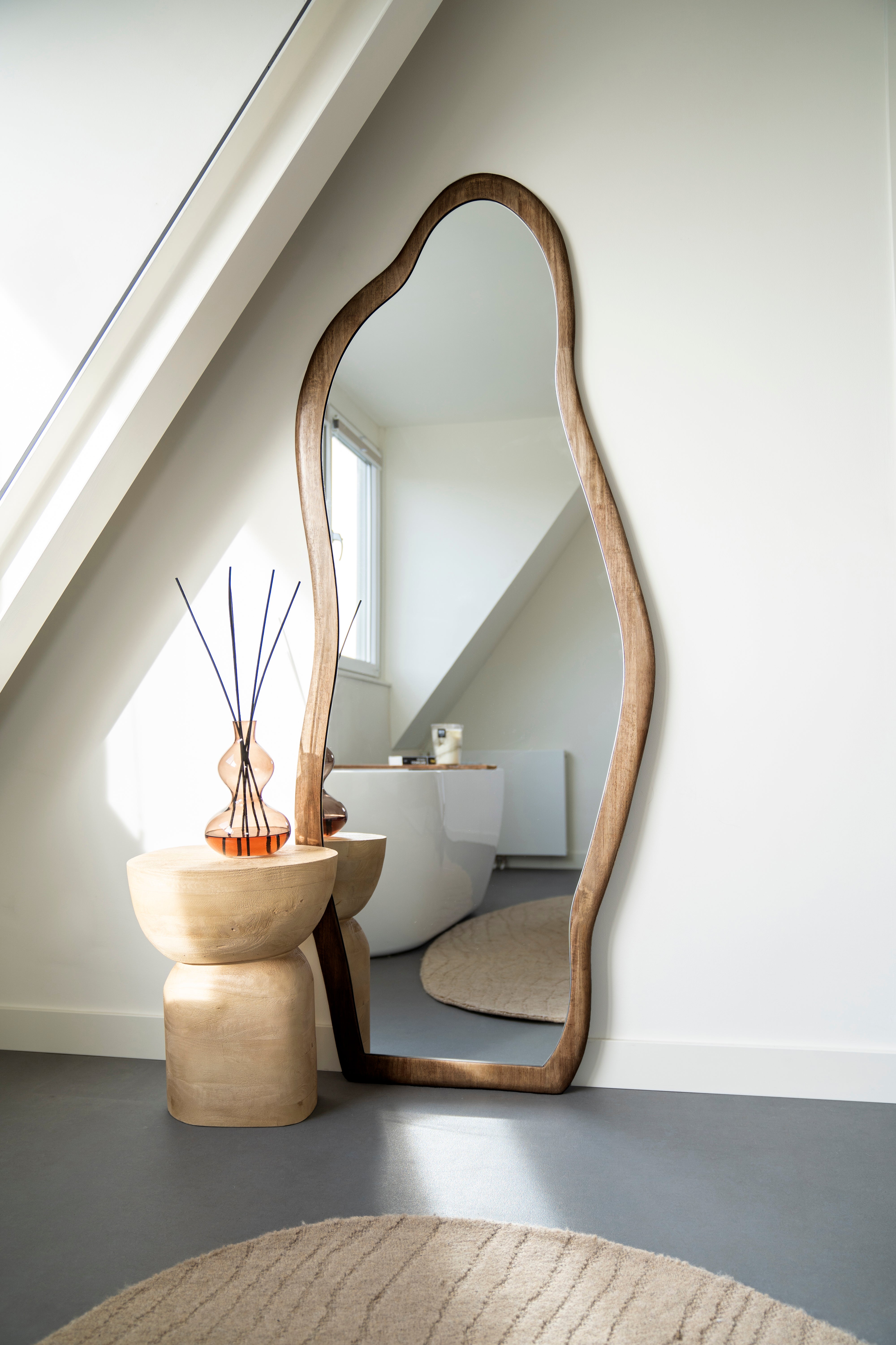 Fußboden-Lustro LABAN aus Gummibaumholz