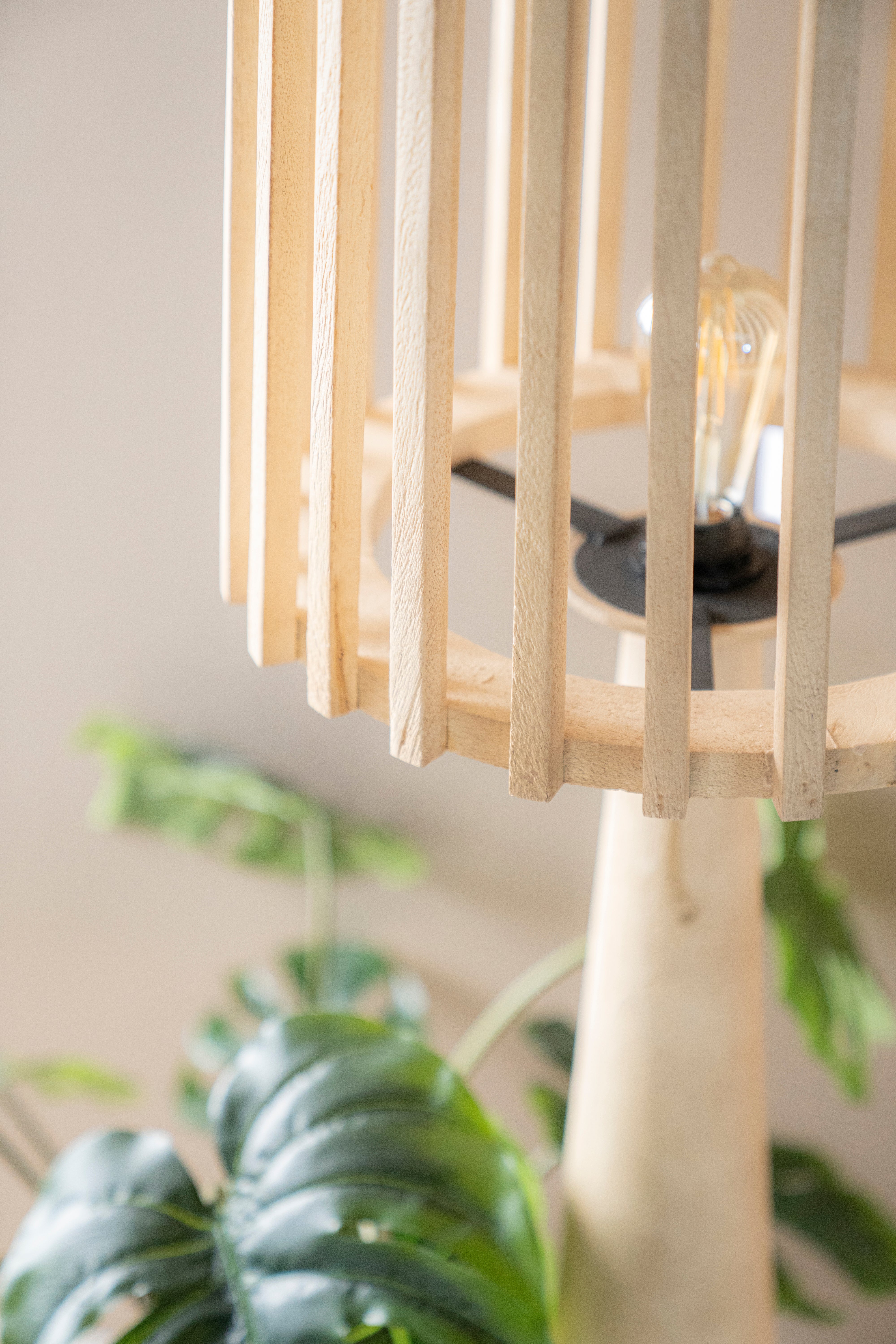 GUARD mango wood floor lamp