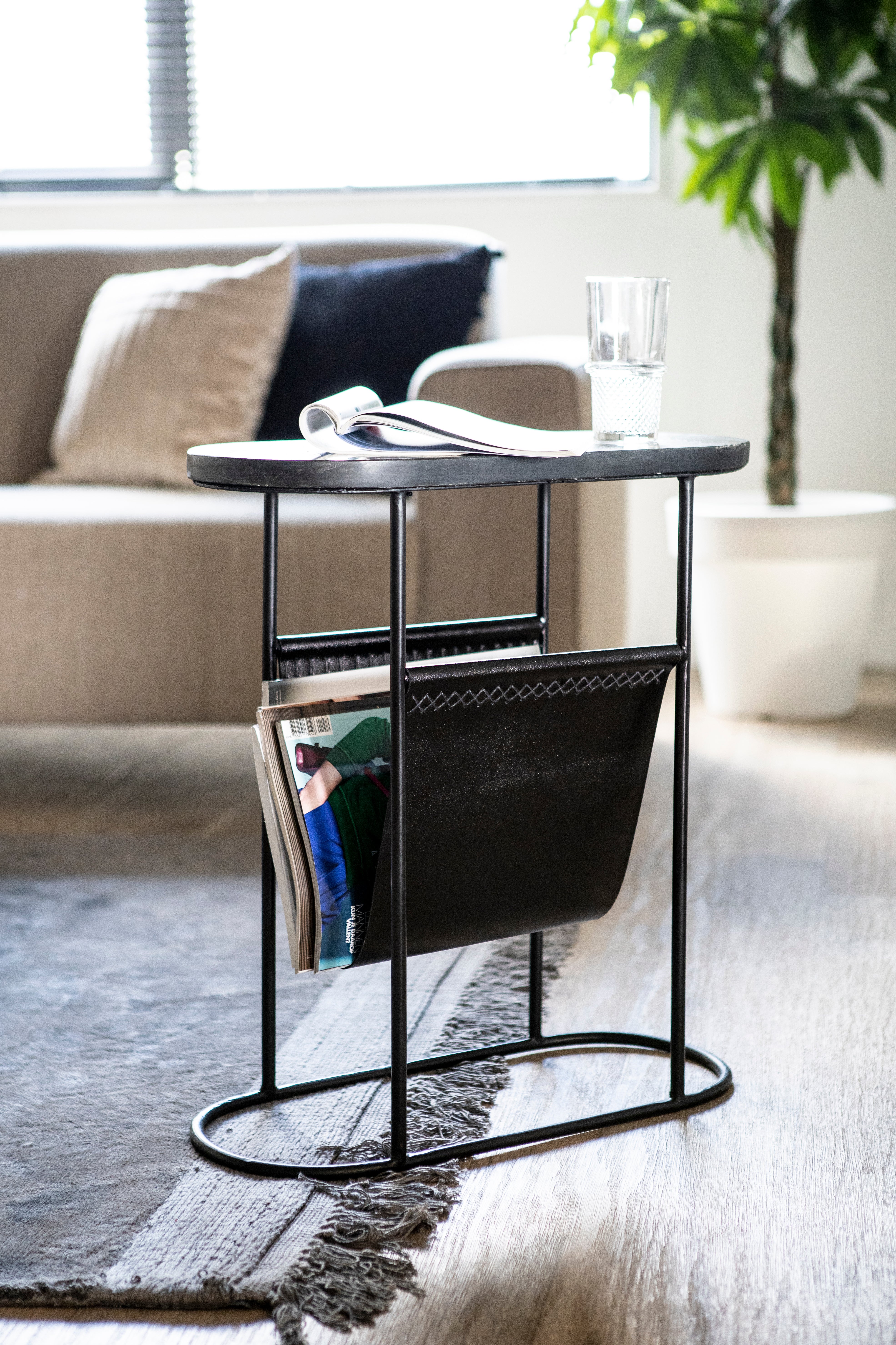 Hulp tafel DAILY zwarte leer met marmeren blad