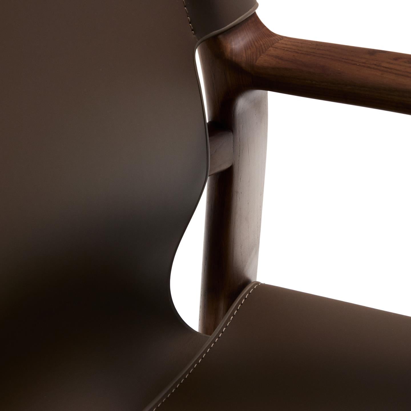 JAN Stuhl Braunes Recyclingleder mit dunklem Eschenholz