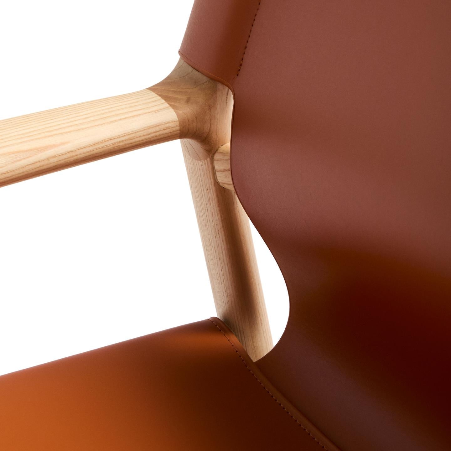 Fauteuil JAN lichtbruin gerecycled leer met essenhout