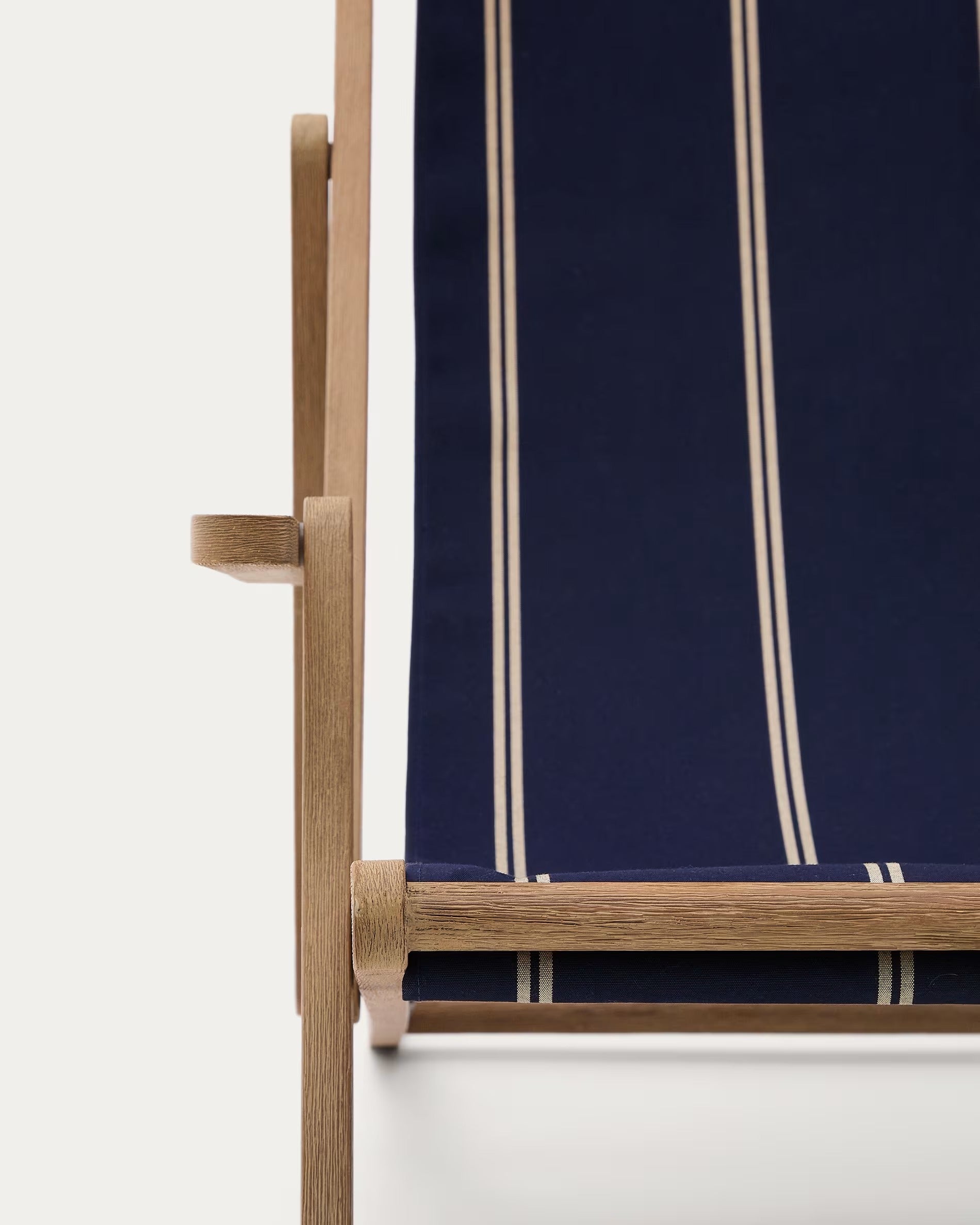 A navy-beige Vilara deckchair with an acacia base
