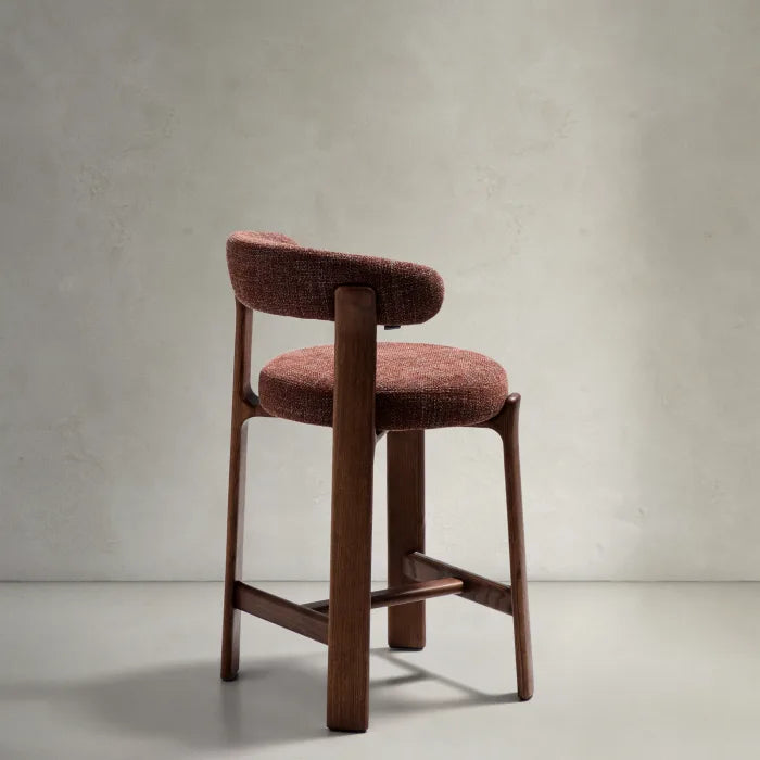 Hocker GRANITE bruin chenille met een donkere essen basis