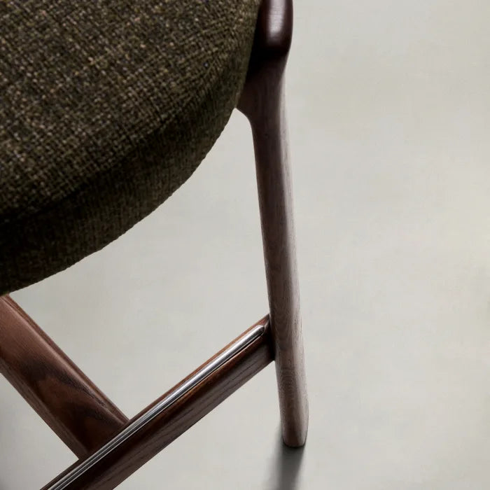 Hocker GRANITE groen chenille met een donkere essen basis