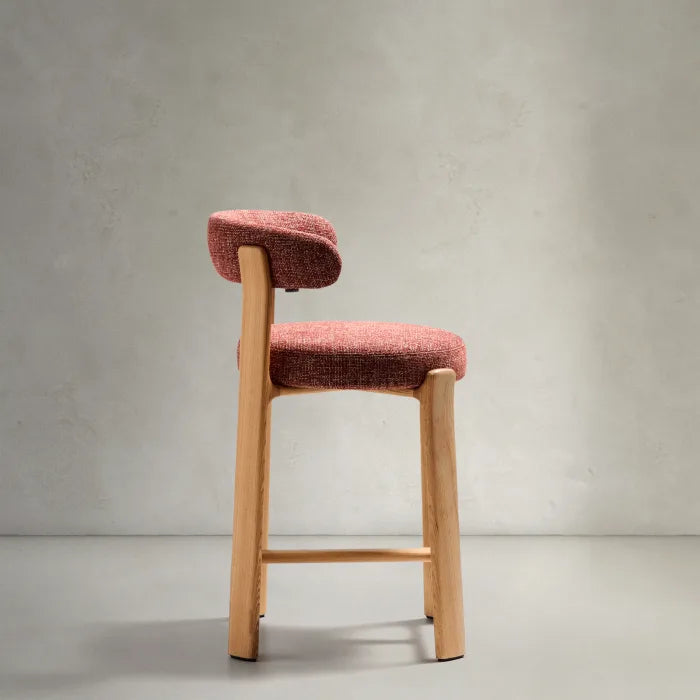 Hocker GRANITE rode chenille met een essen basis