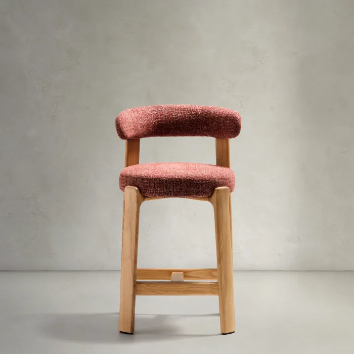 Hocker GRANITE rode chenille met een essen basis