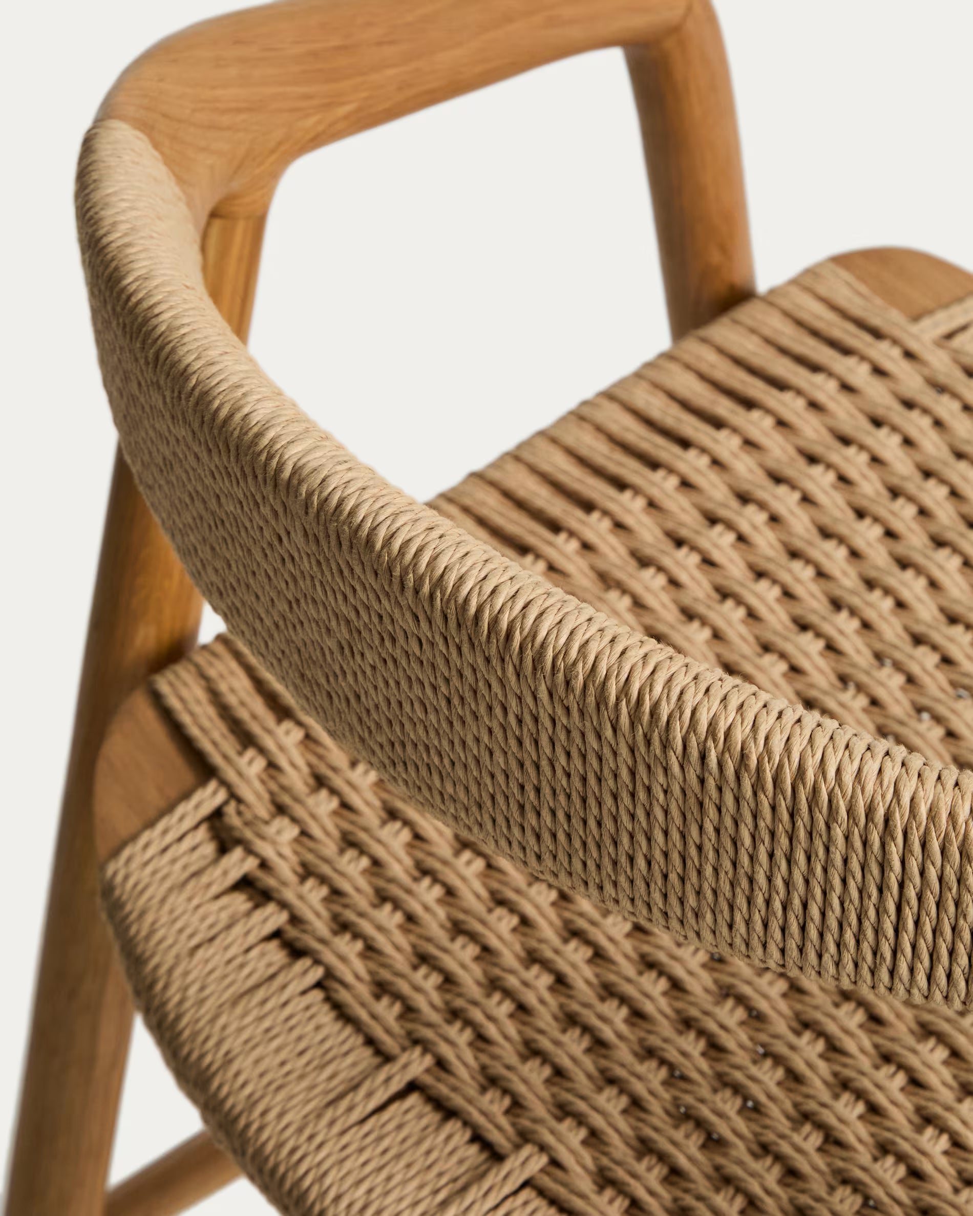 Barstoel DERILE van eikenhout met beige touw.