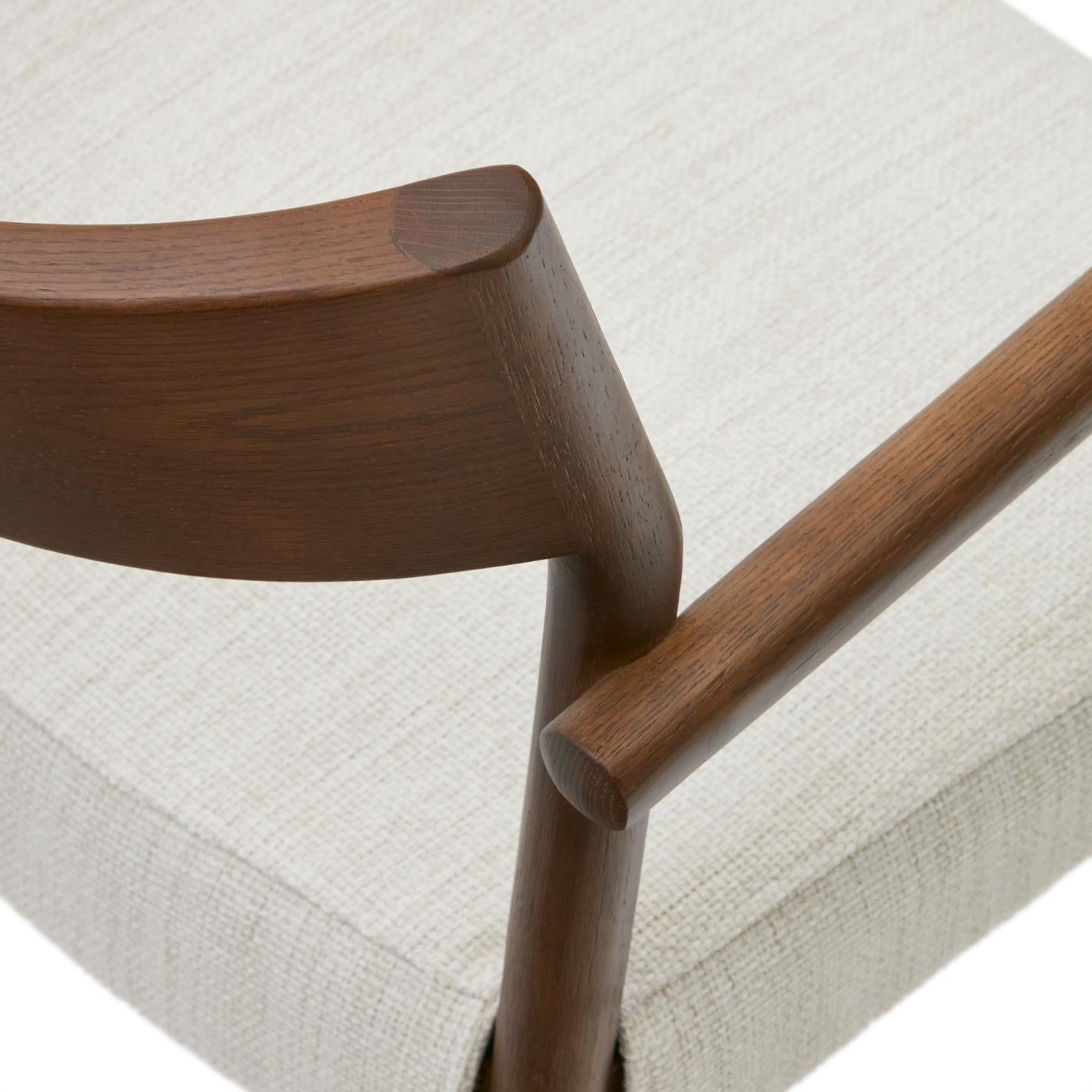 FALCONERA chair in beige chenille with a dark oak base