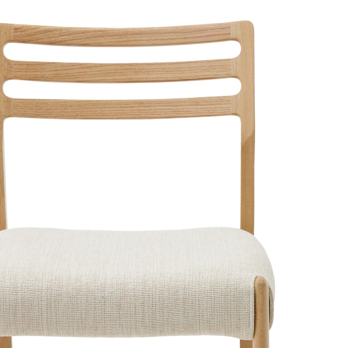 CUDIA stoel beige chenille met eiken basis