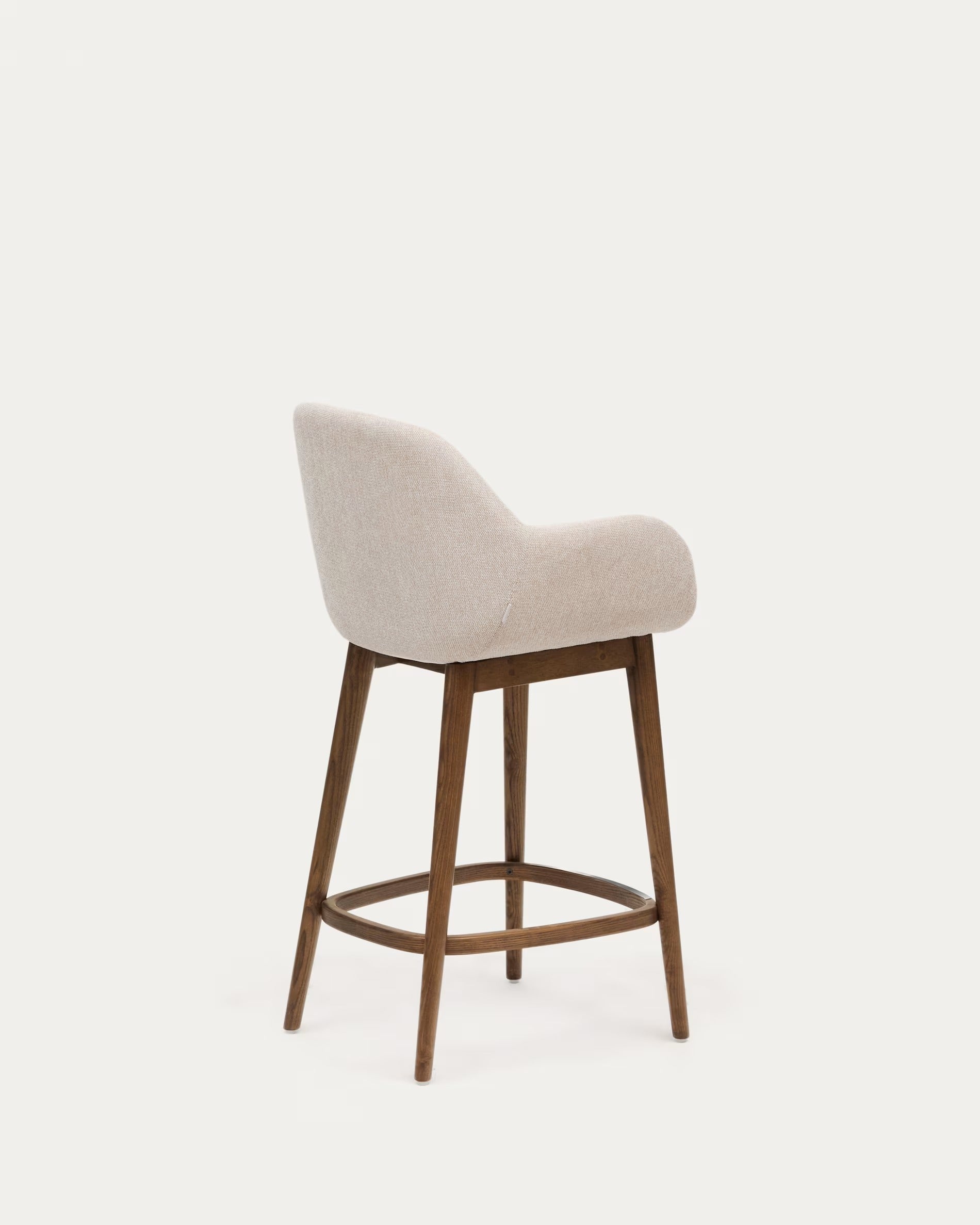 Reitstuhl Beige mit einer dunklen Holzbasis