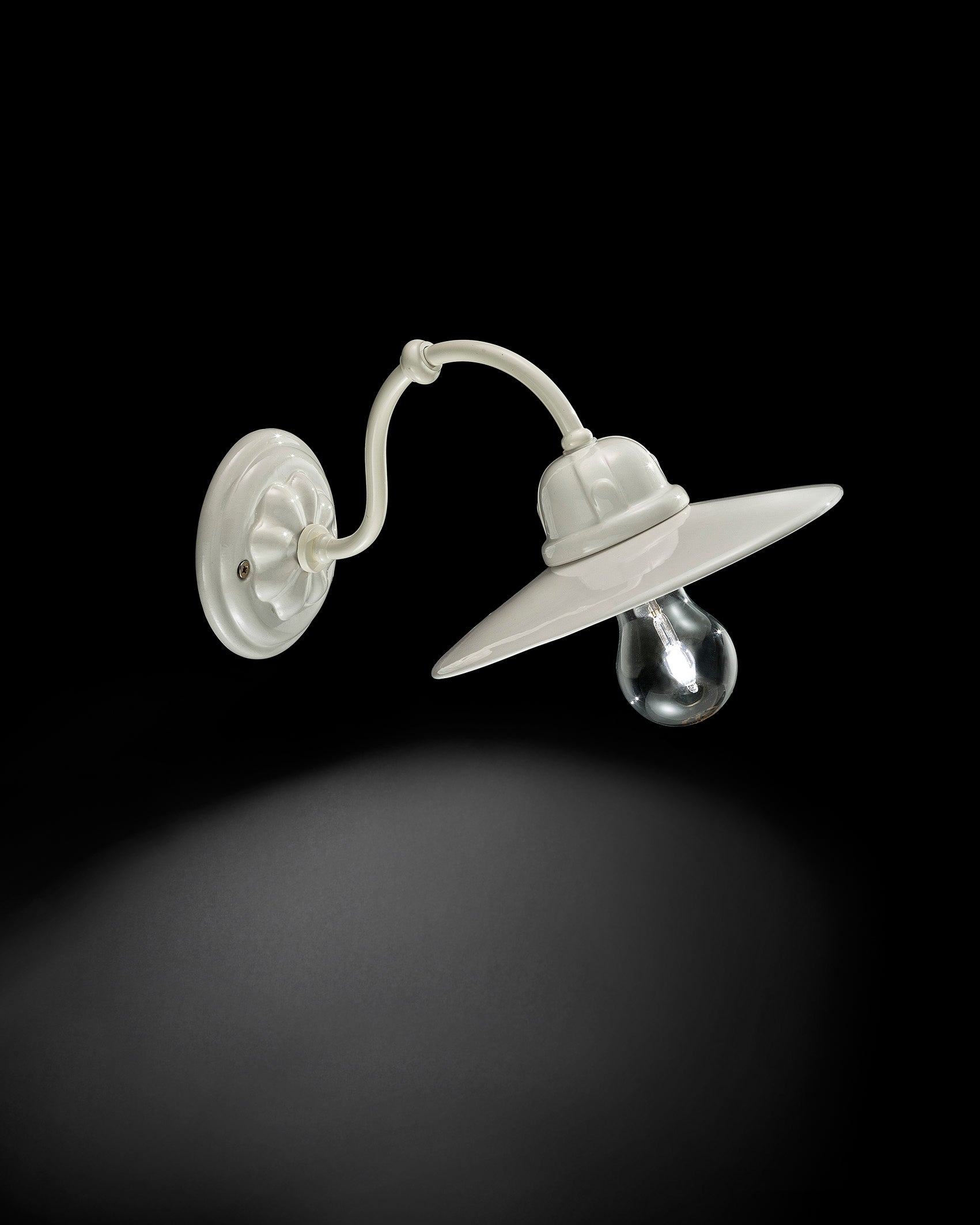 B&W white ceramic wall lamp