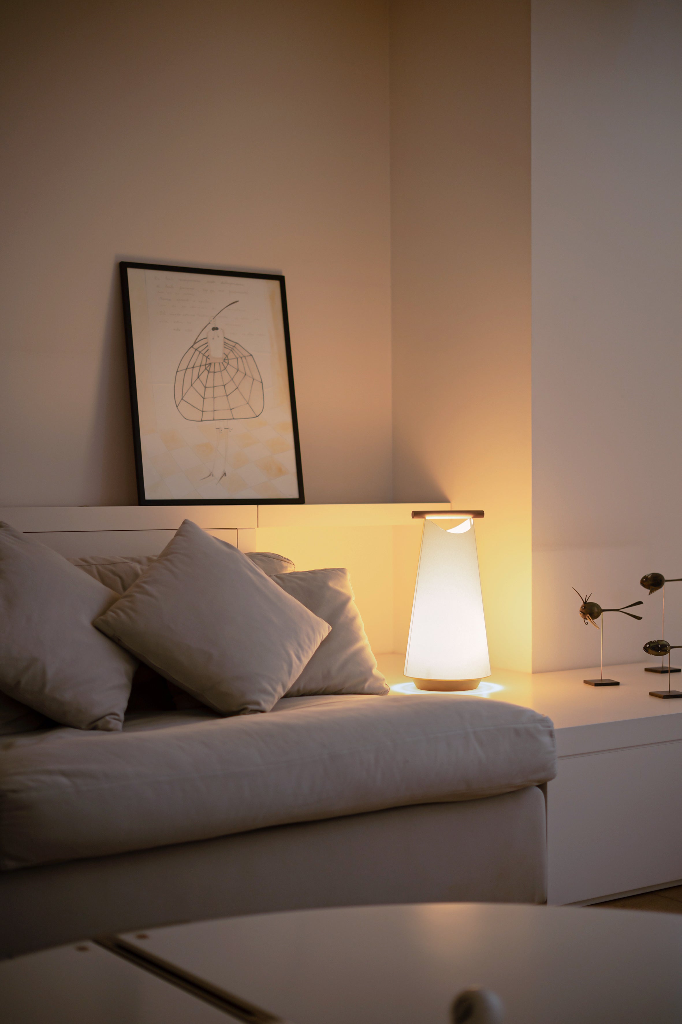 CATAY Table Lamp in White with Walnut Wood