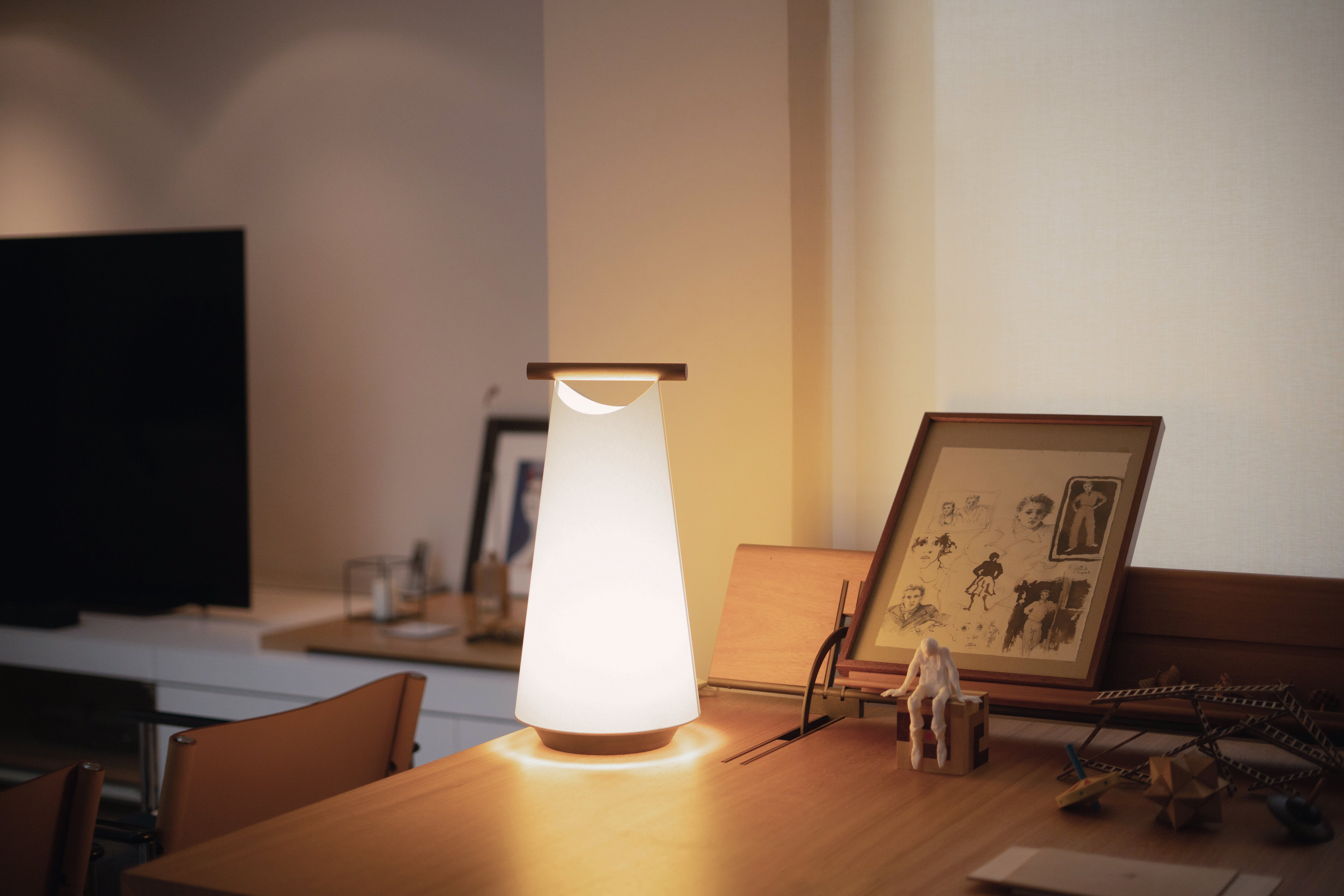 CATAY Table Lamp in White with Walnut Wood