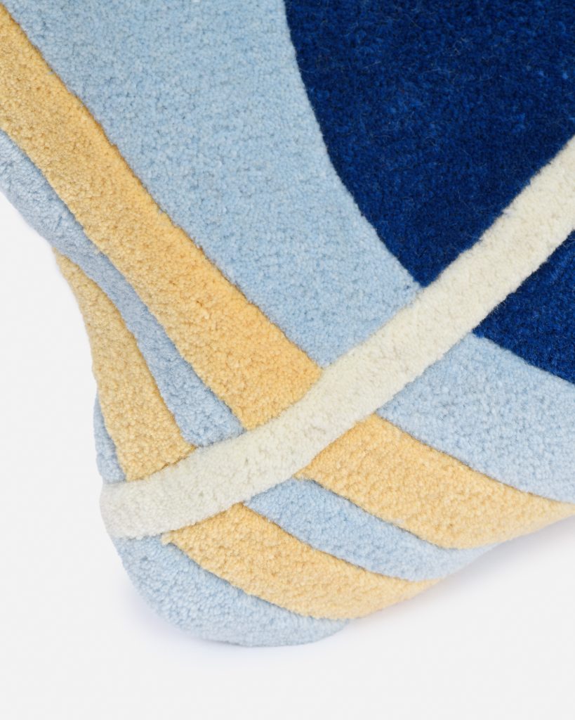 Decoratieve kussen CAVE marineblauw met oranje