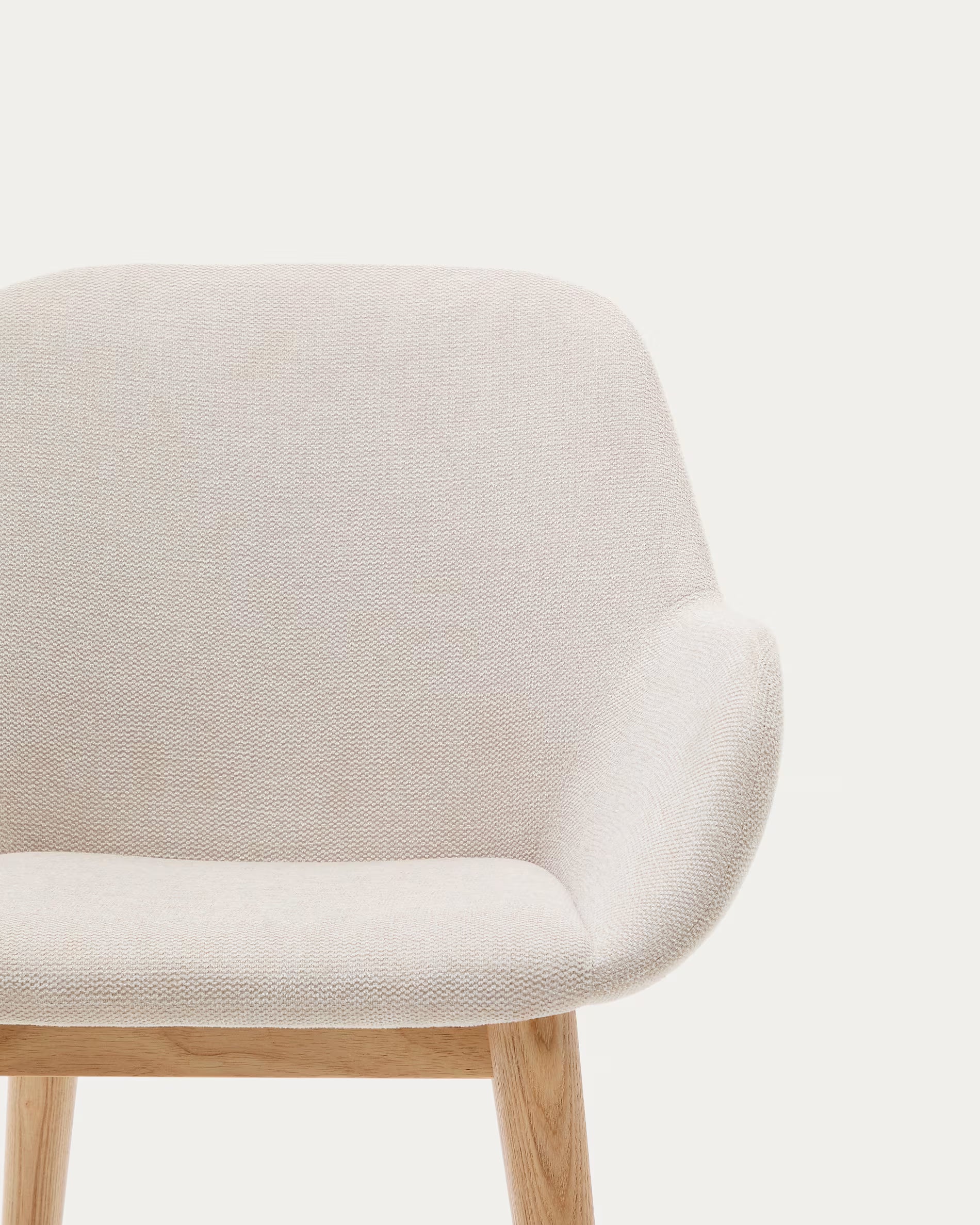 KONNA stoel beige chenille met een essen basis